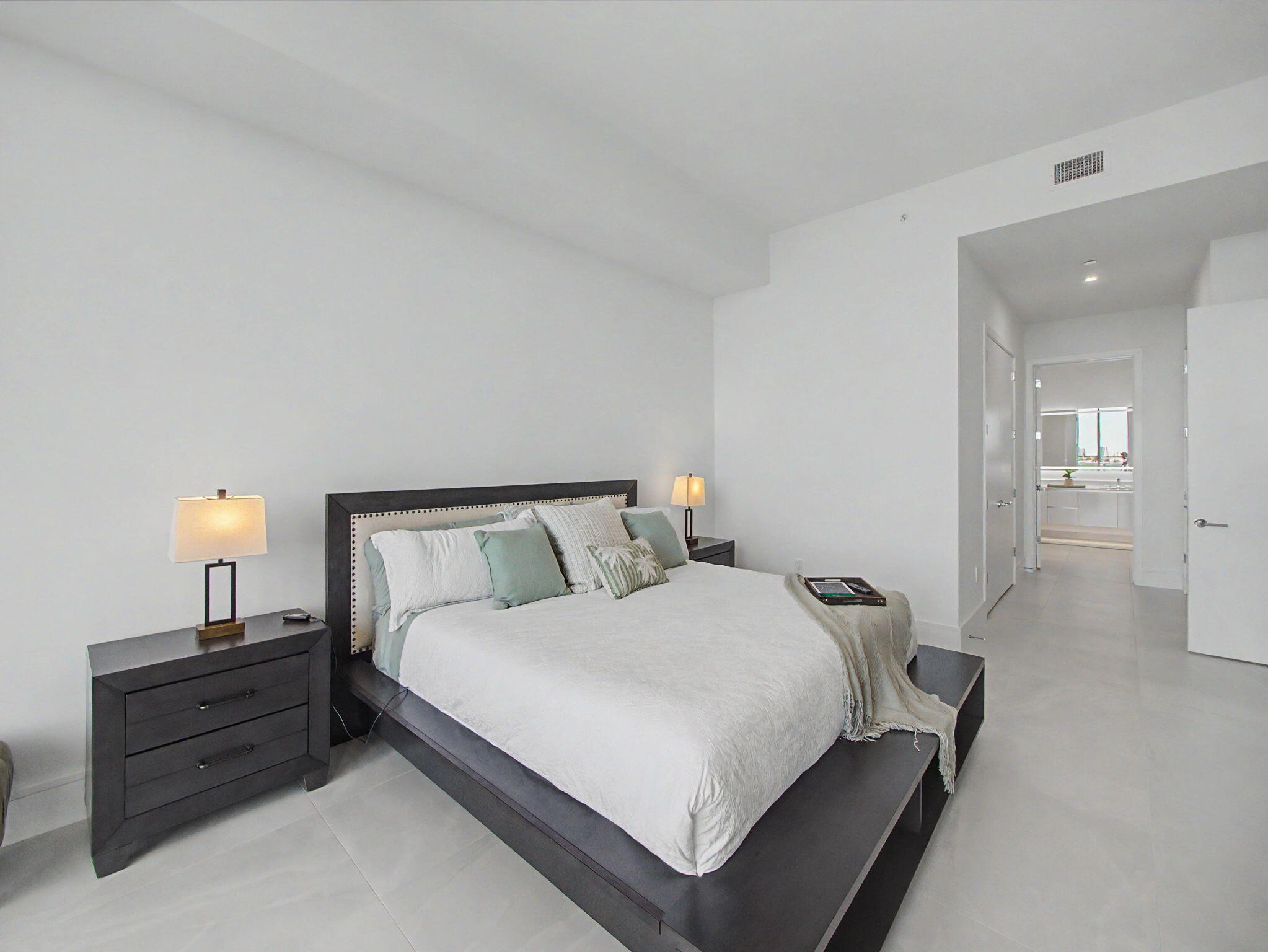Nautilus 220 Condominium - Residential