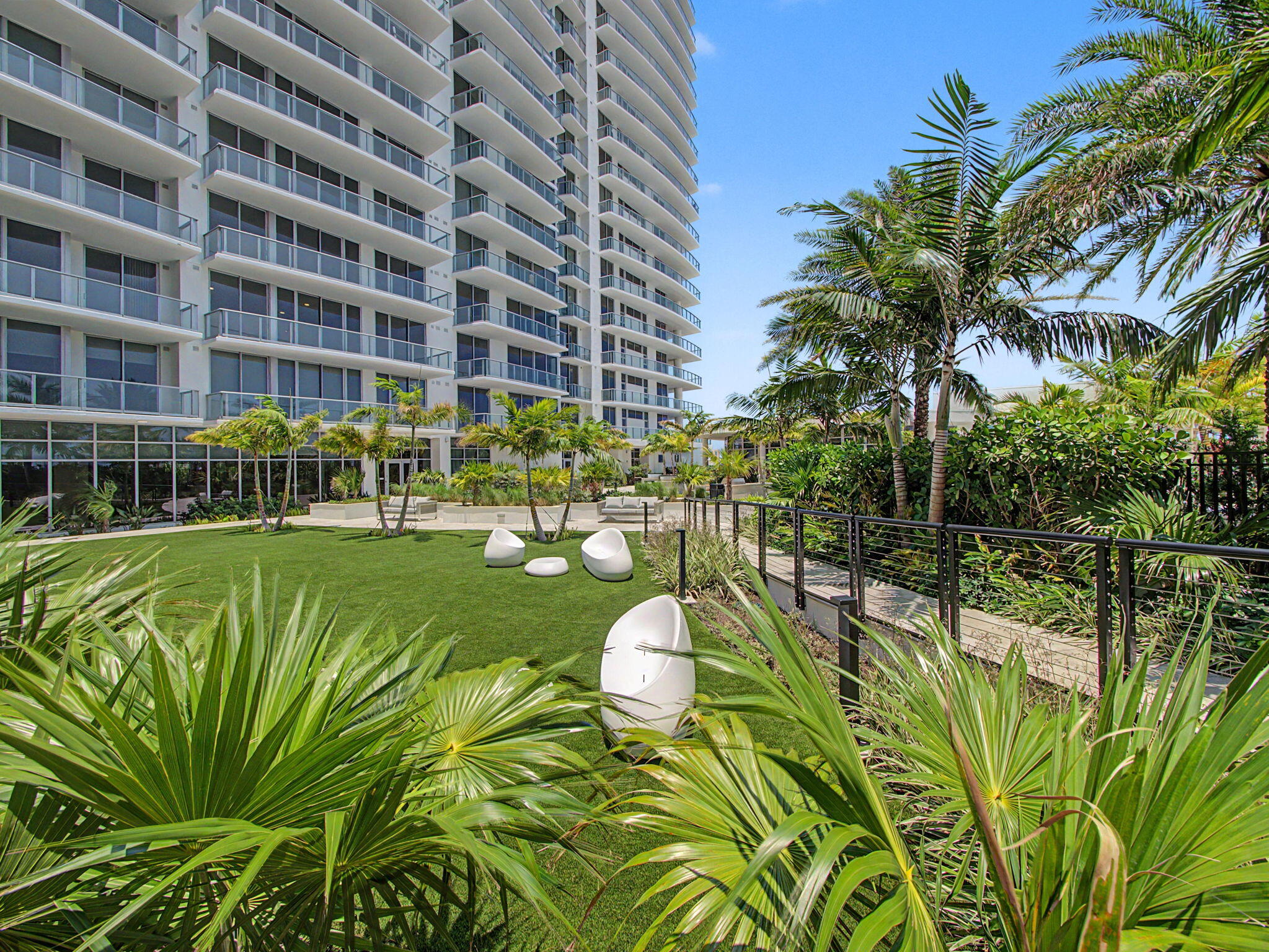 Nautilus 220 Condominium - Residential