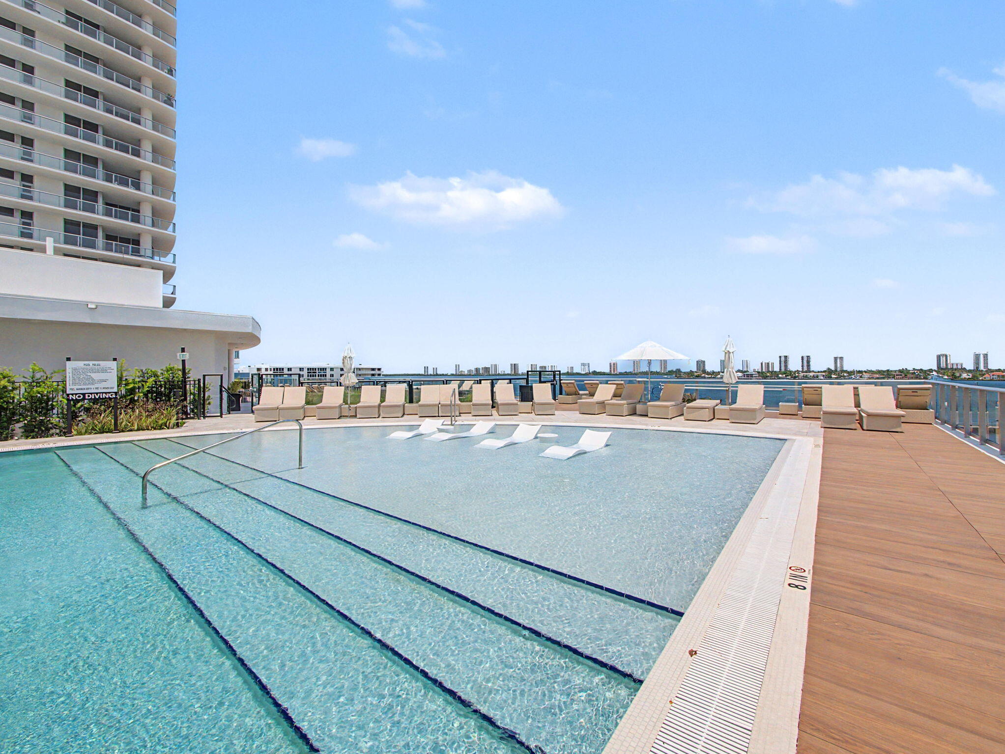 Nautilus 220 Condominium - Residential