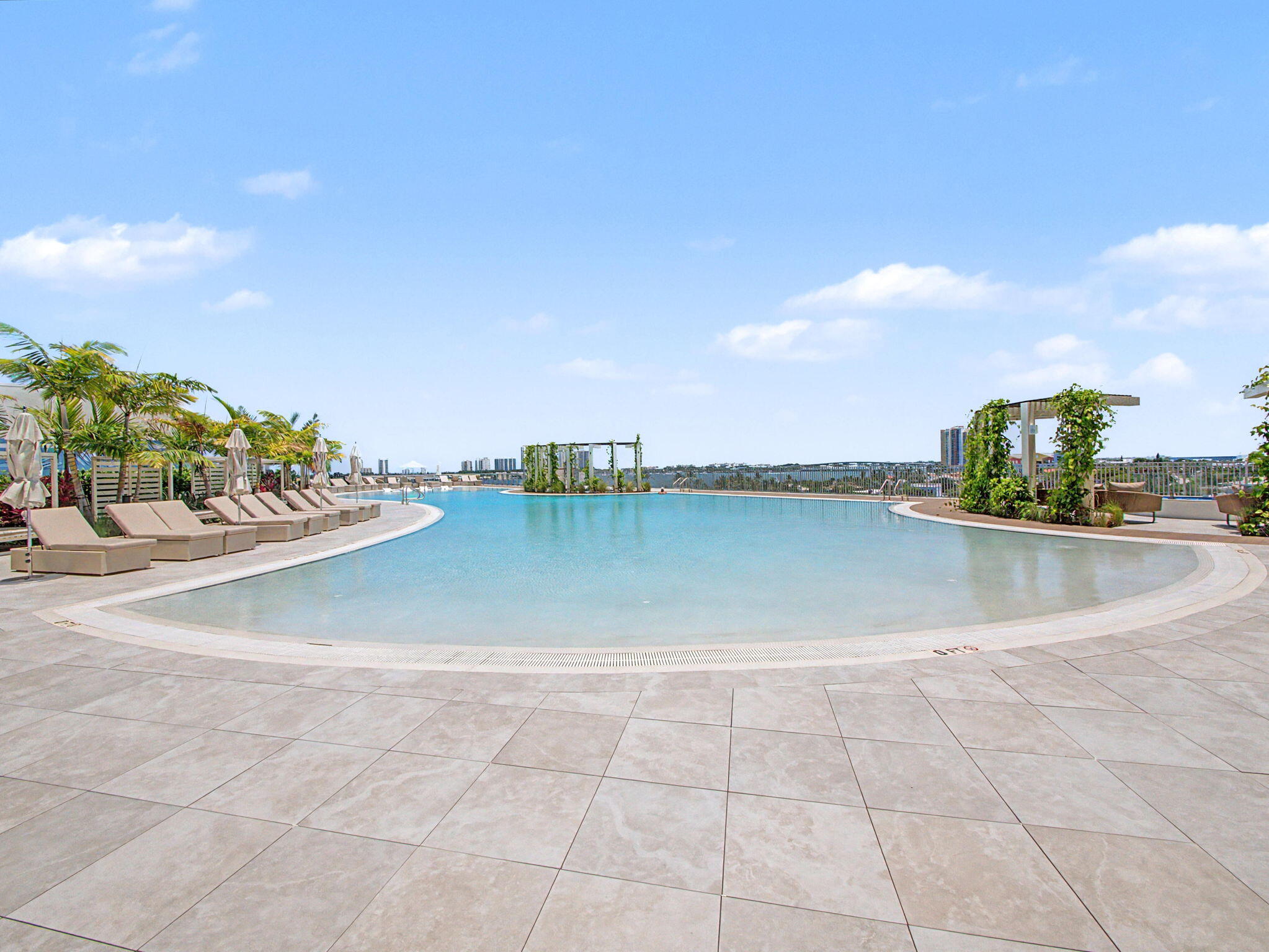 Nautilus 220 Condominium - Residential