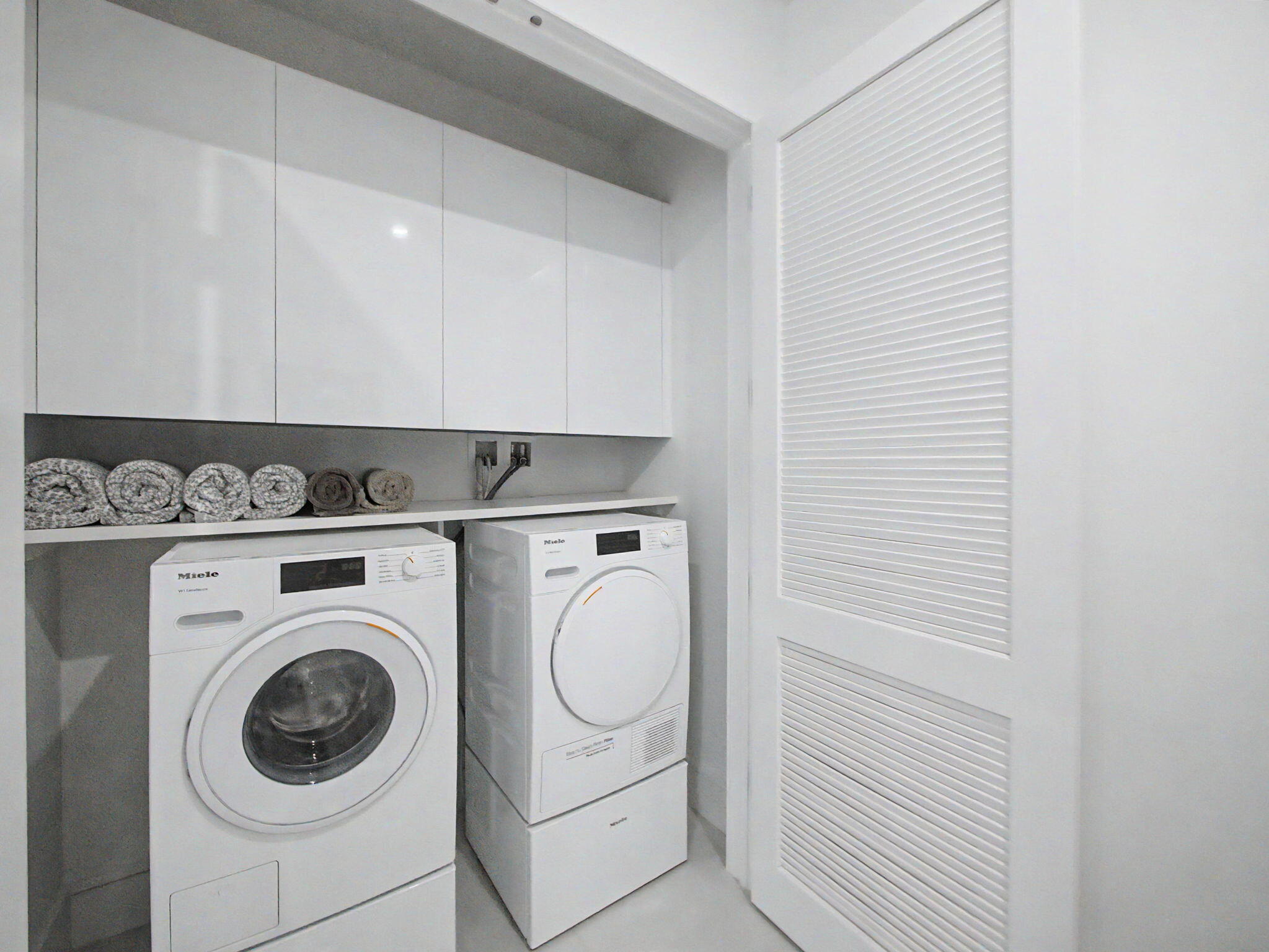 Nautilus 220 Condominium - Residential
