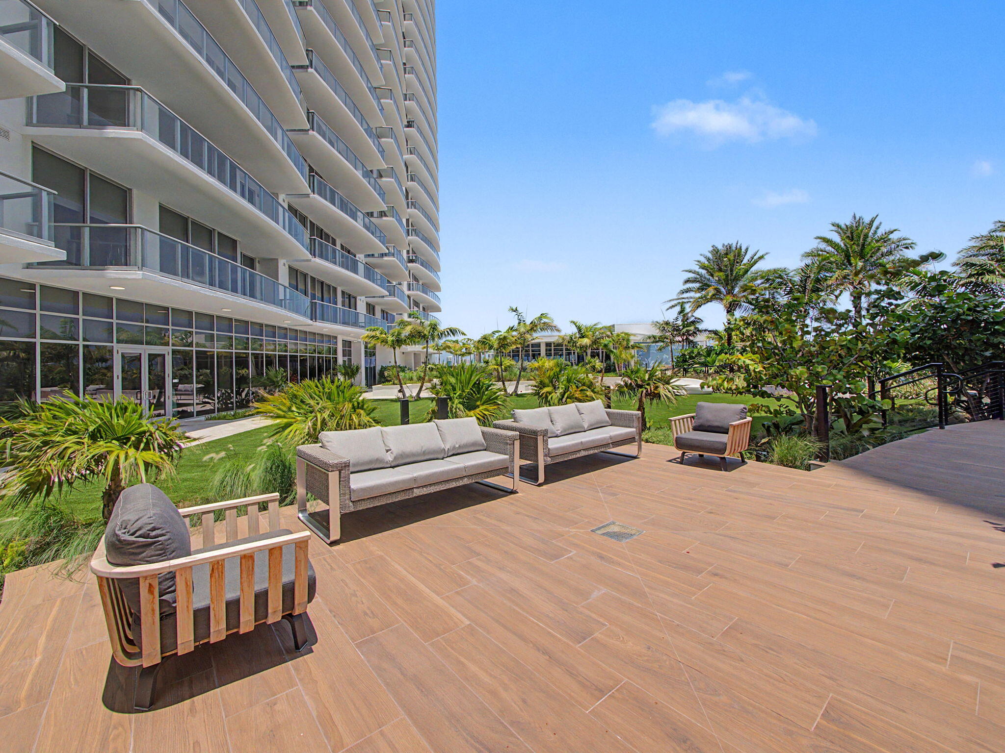 Nautilus 220 Condominium - Residential