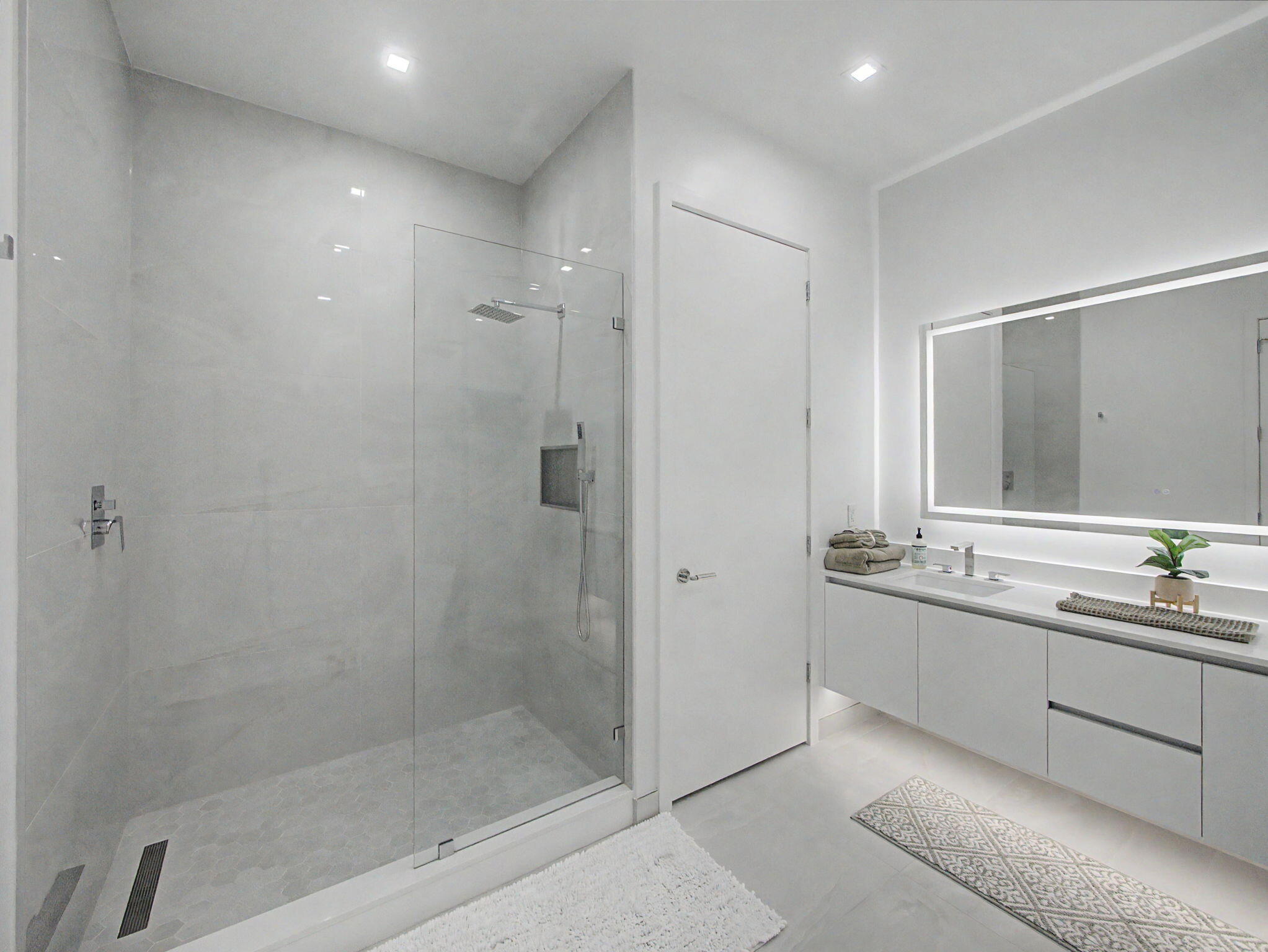 Nautilus 220 Condominium - Residential