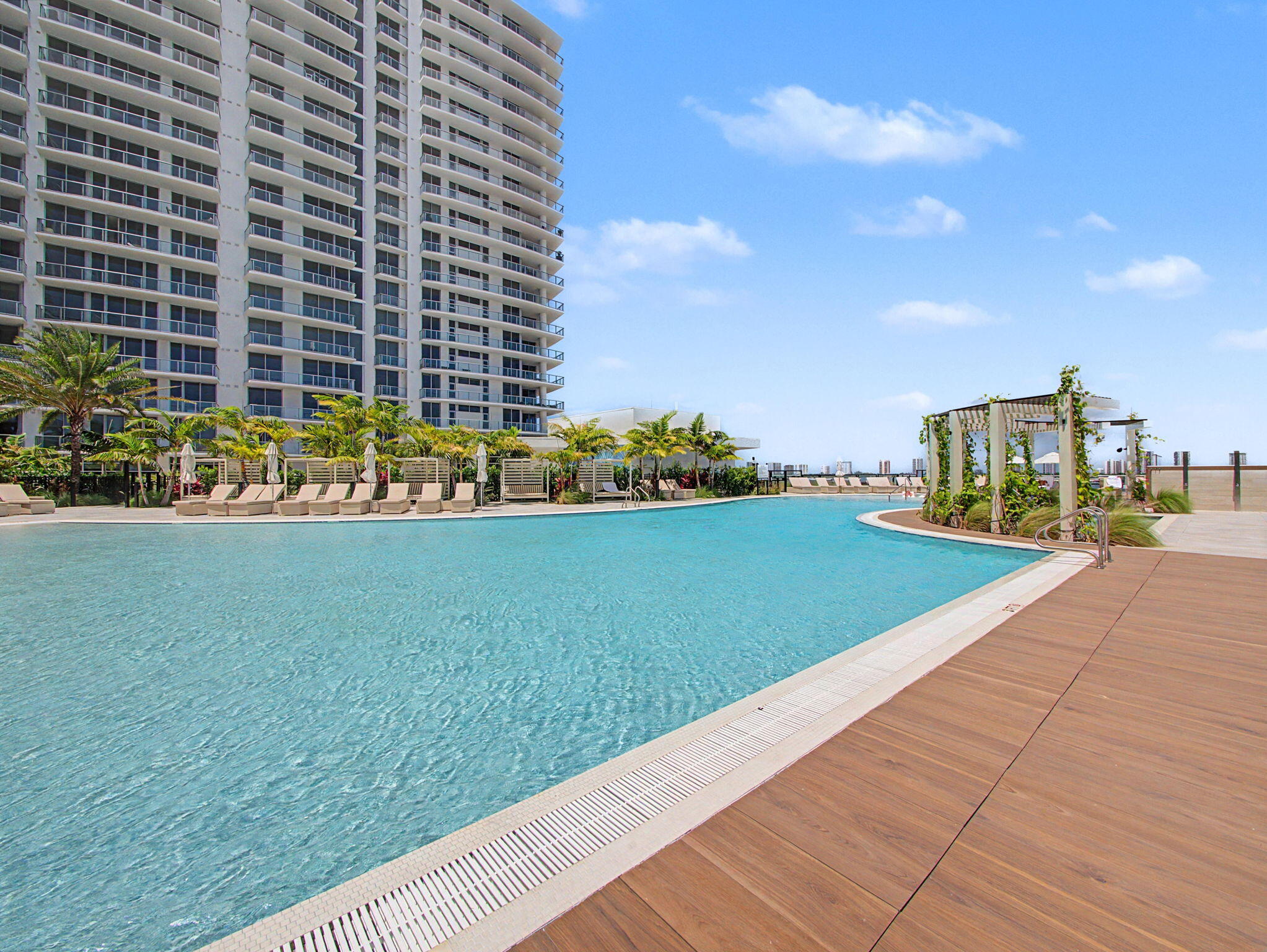Nautilus 220 Condominium - Residential