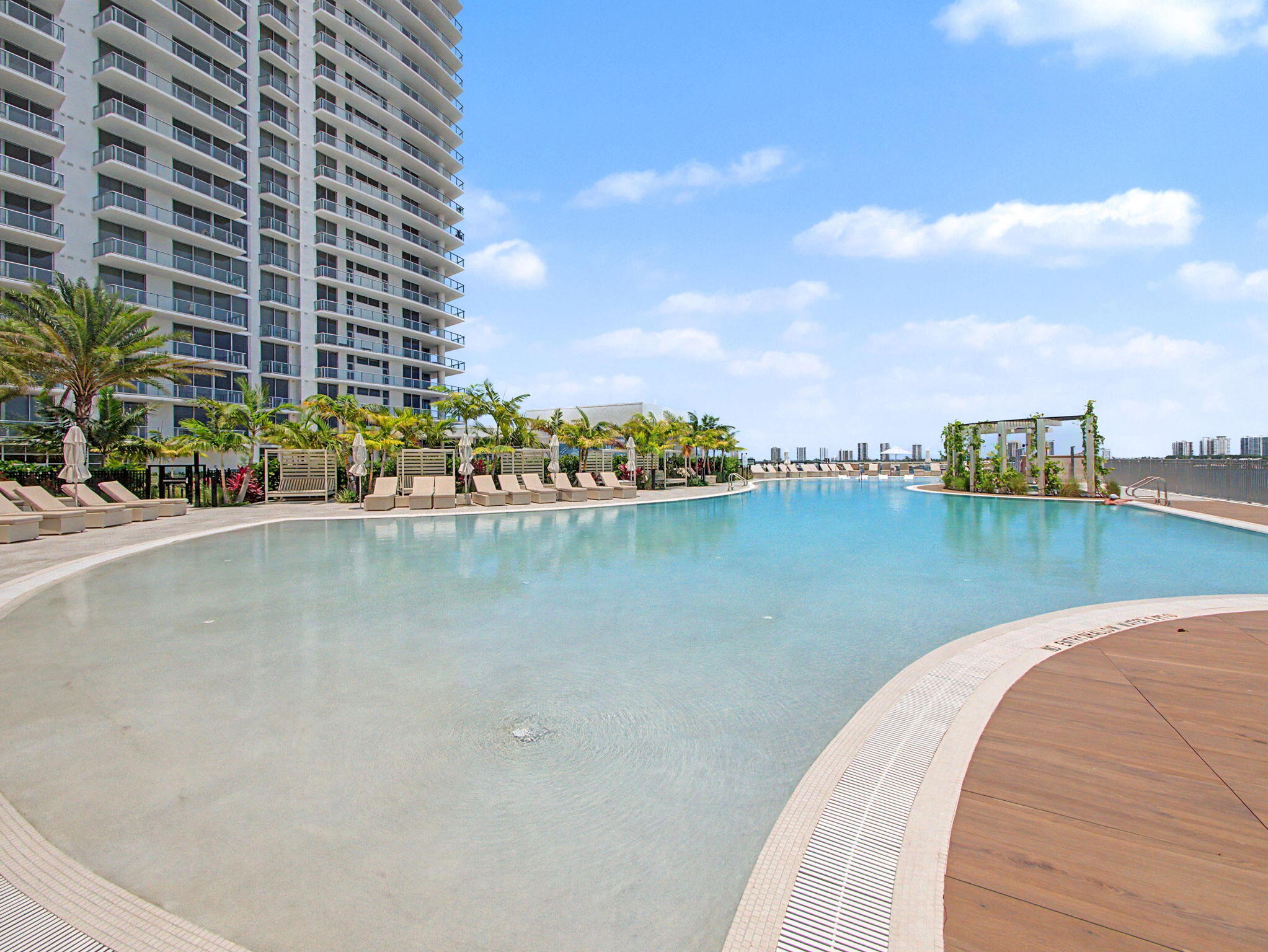 Nautilus 220 Condominium - Residential