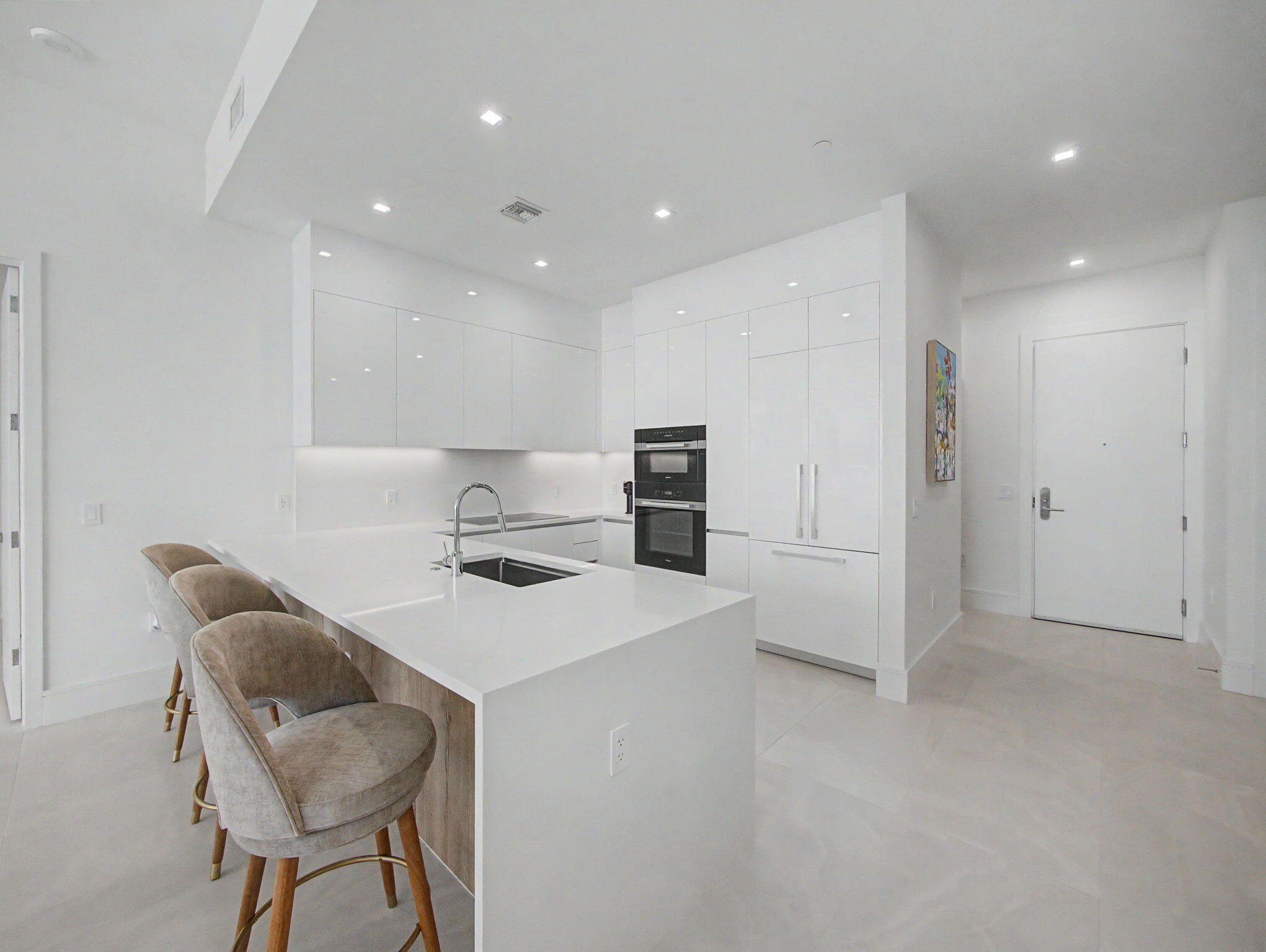Nautilus 220 Condominium - Residential