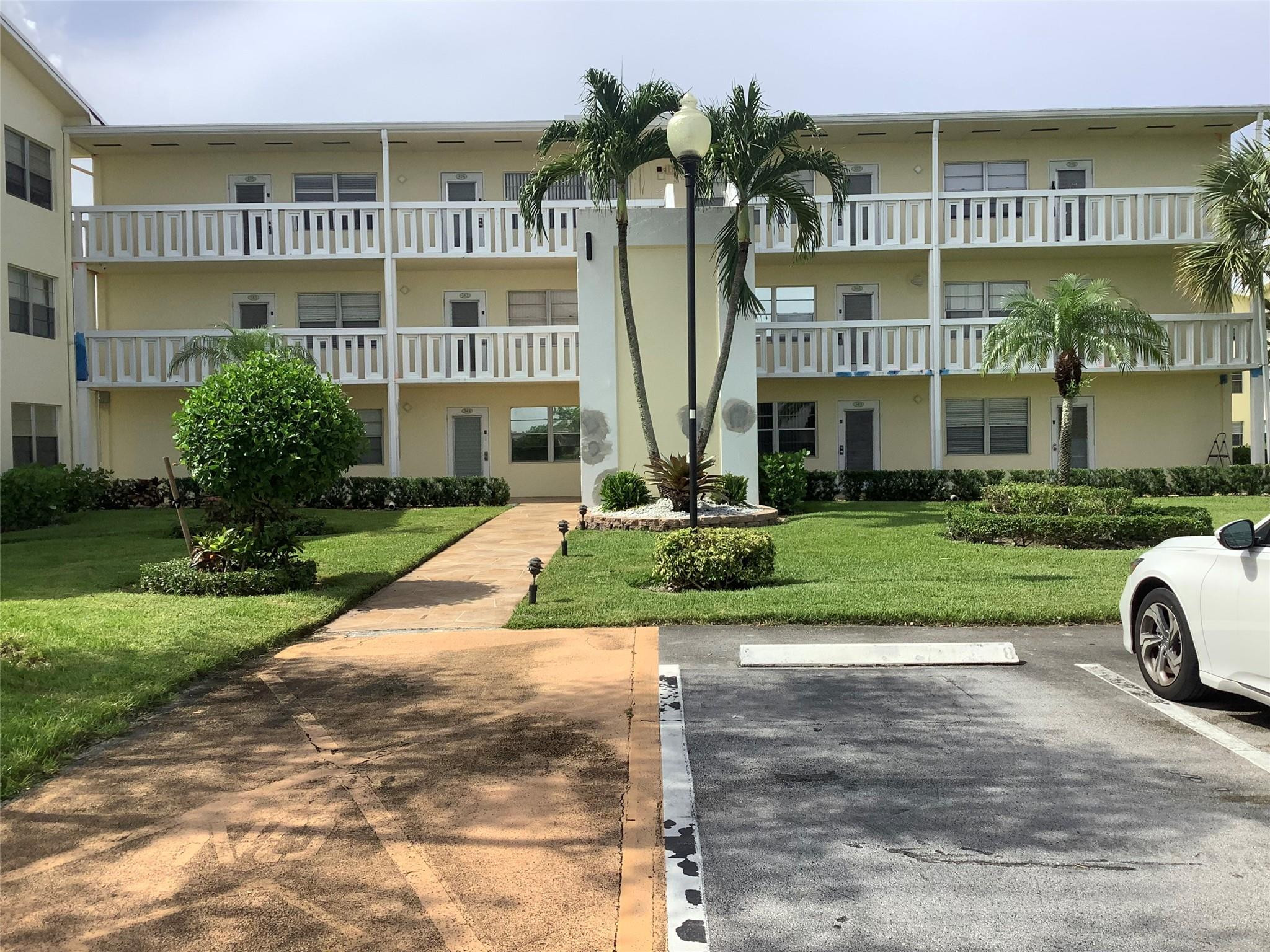DORSET AT CENTURY VILLAGE CONDO - Residential Lease