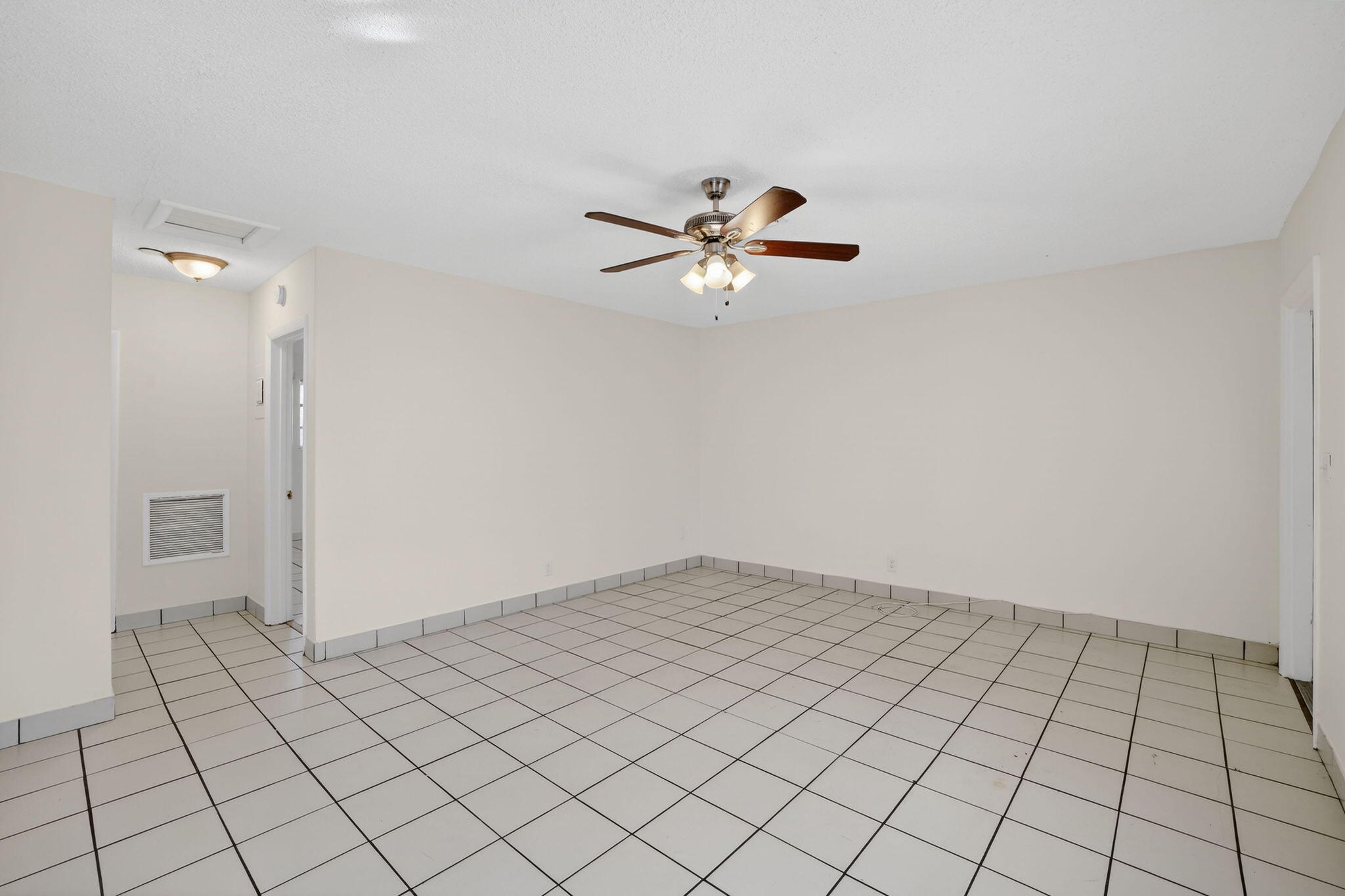F A BARRETTS SUB OF W1/2 - Residential Lease