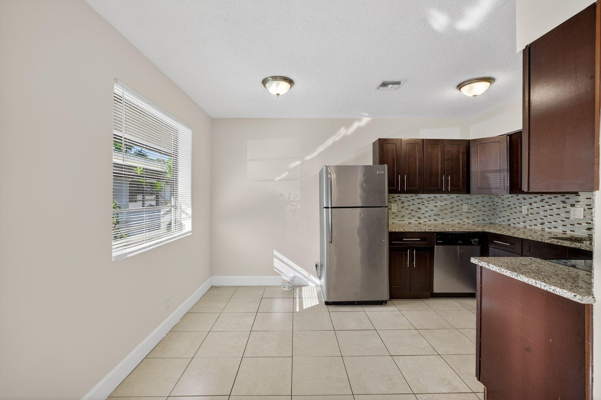 F A BARRETTS SUB OF W1/2 - Residential Lease