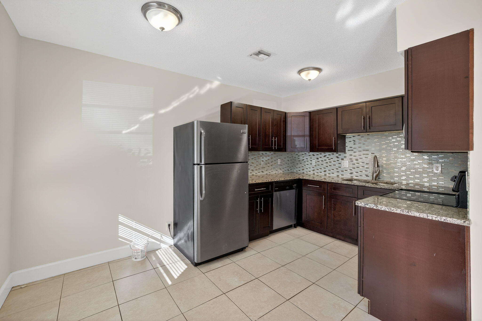 F A BARRETTS SUB OF W1/2 - Residential Lease