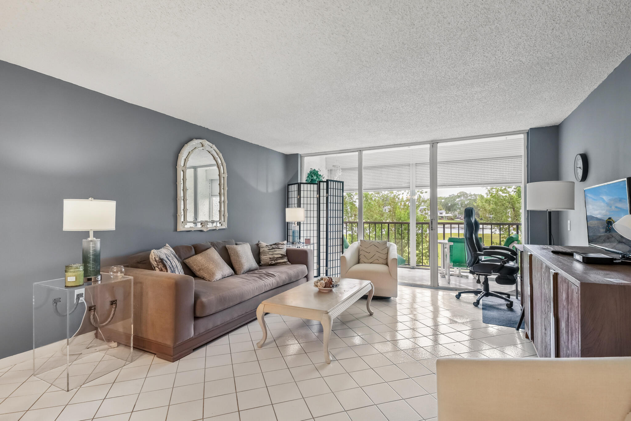 FOUNTAINS OF PALM BEACH CONDO 5 - Residential