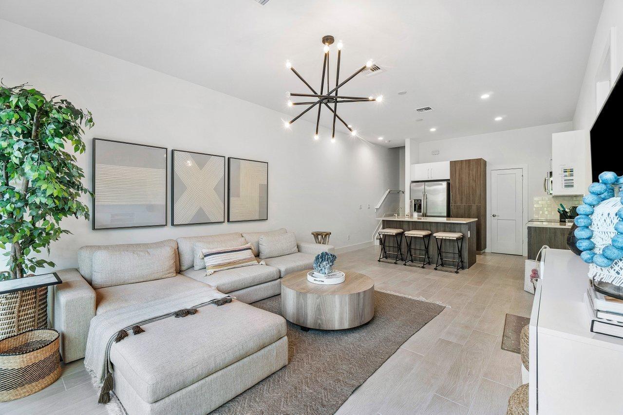 DELRAY 7 TOWNHOMES - Residential Lease