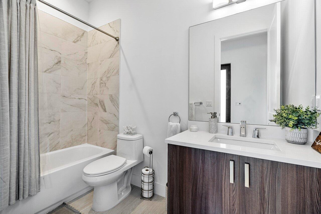 DELRAY 7 TOWNHOMES - Residential Lease