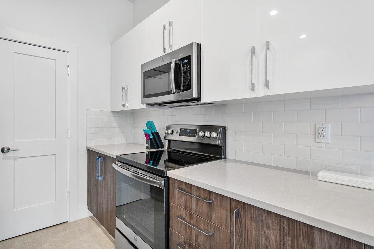 DELRAY 7 TOWNHOMES - Residential Lease