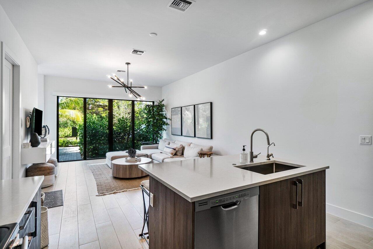 DELRAY 7 TOWNHOMES - Residential Lease