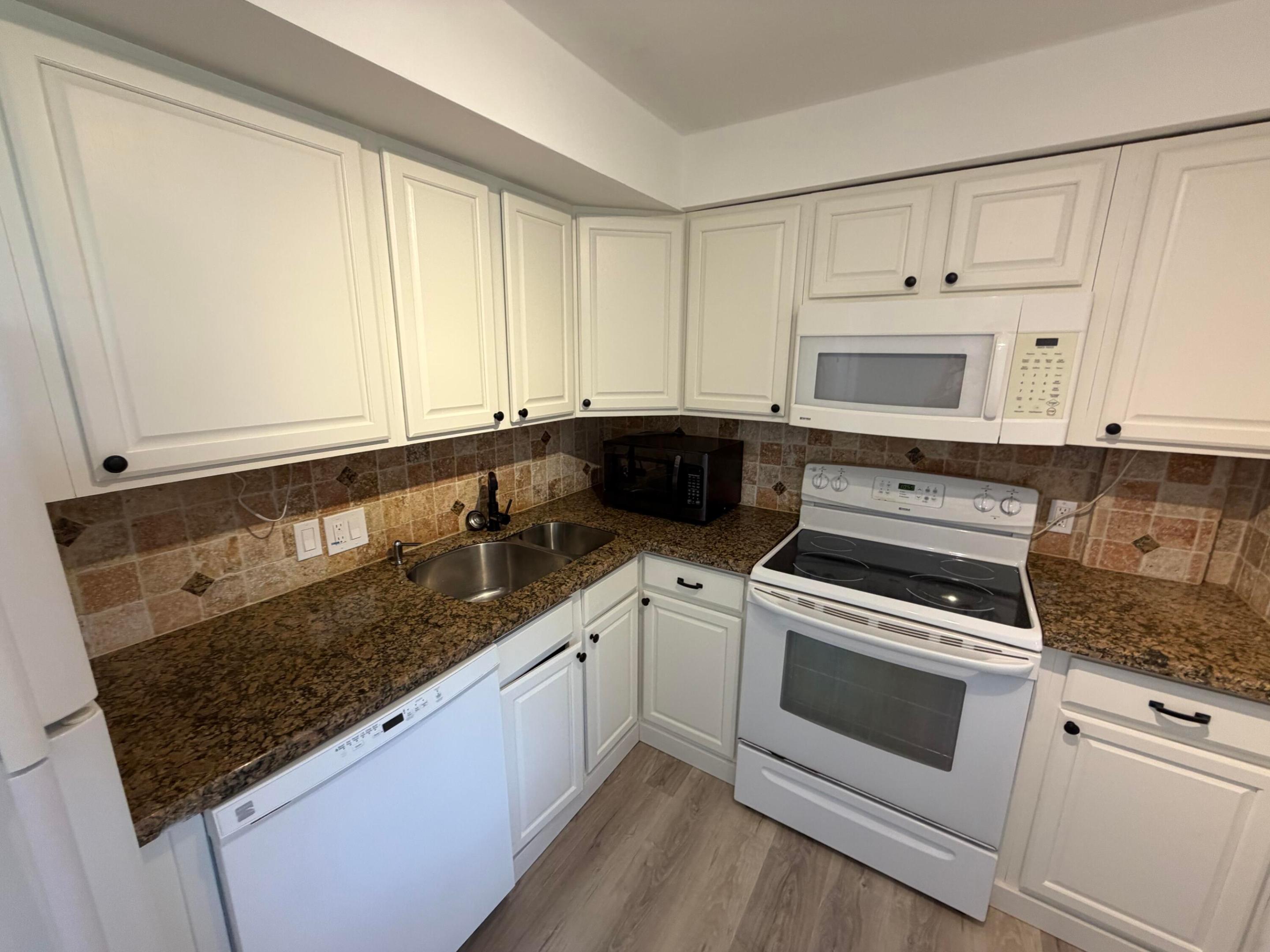 NO 16 PALM-AIRE COUNTRY CLUB - Residential Lease