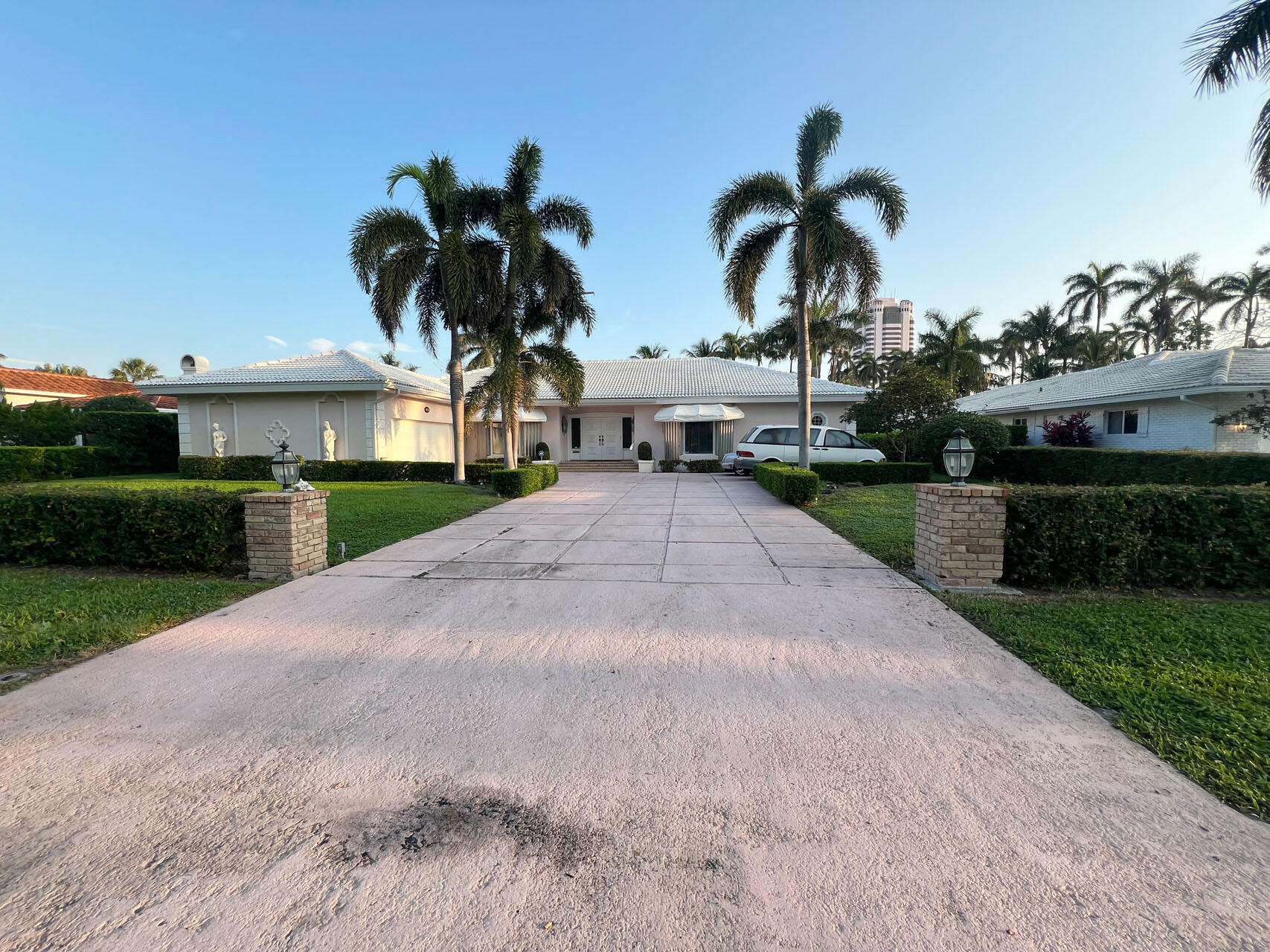 ROYAL PALM YACHT & COUNTRY CLUB - Residential