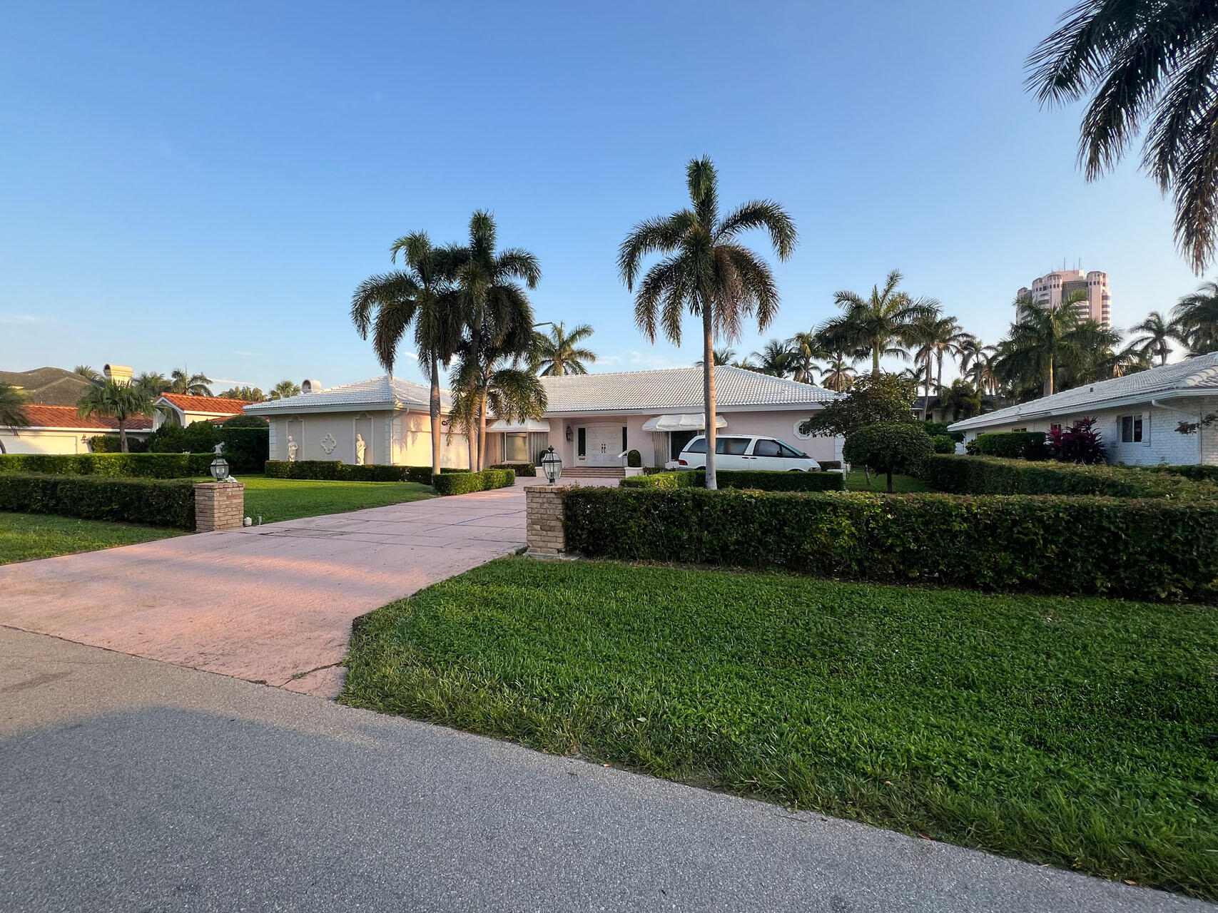 ROYAL PALM YACHT & COUNTRY CLUB - Residential