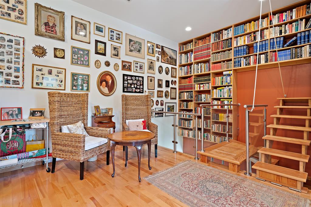 RANCH COLONY - RANCH ACRES - Residential