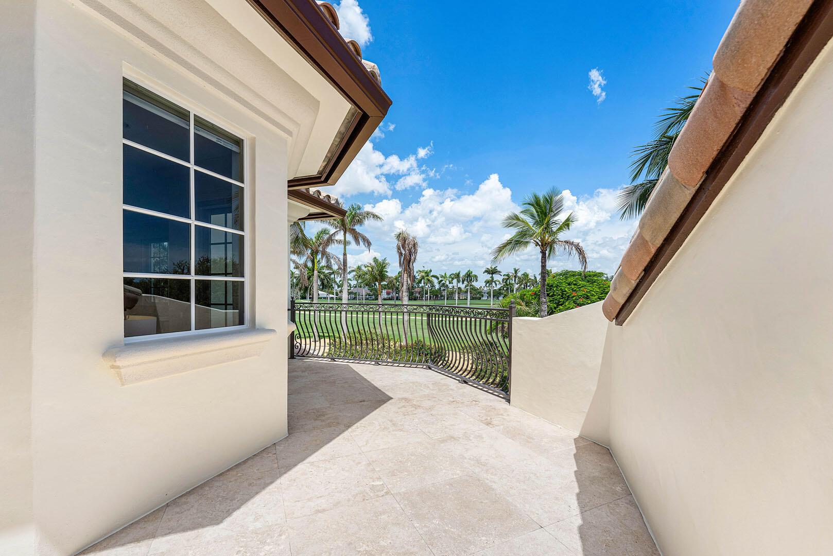 ROYAL PALM YACHT & COUNTRY CLUB - Residential