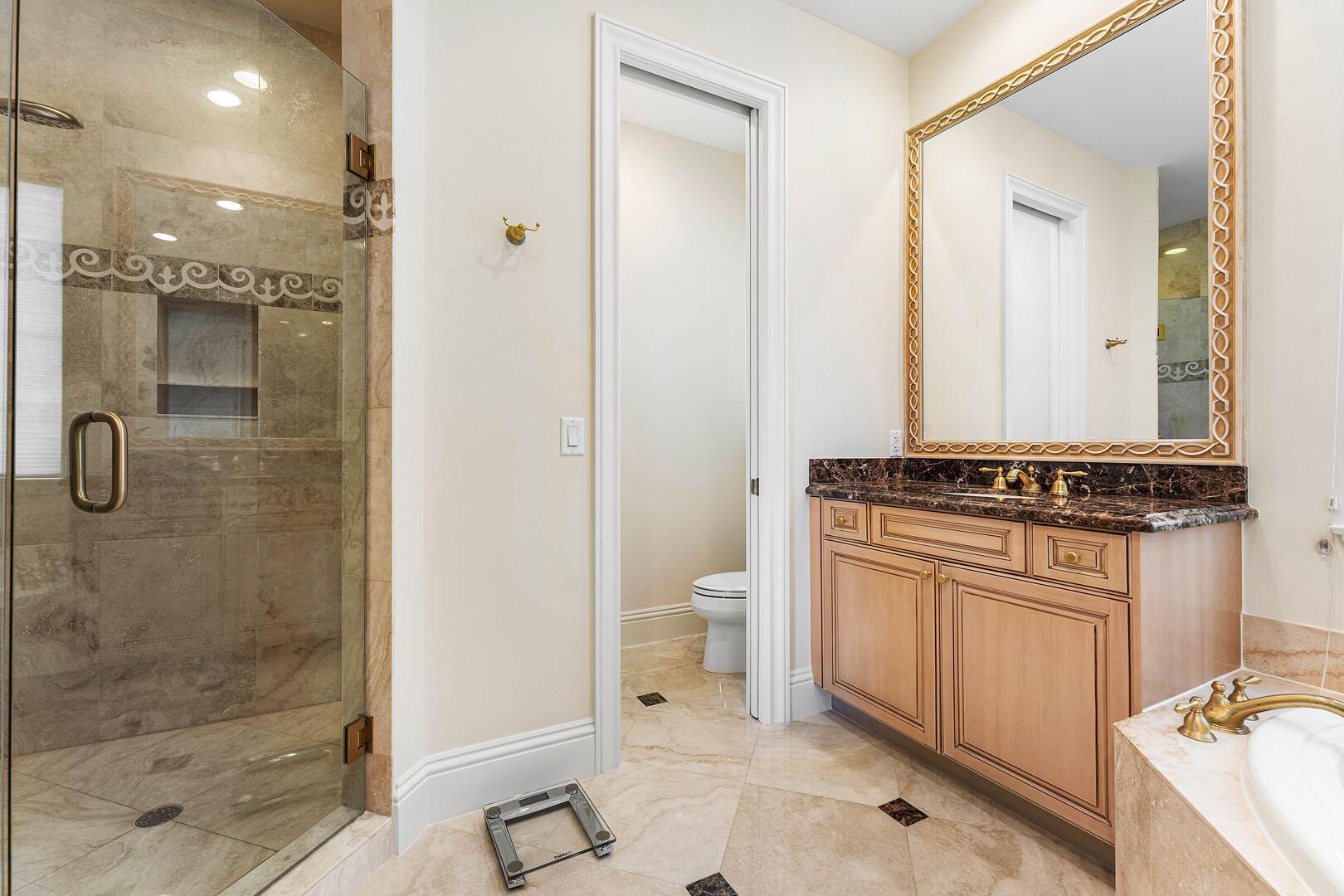 ROYAL PALM YACHT & COUNTRY CLUB - Residential