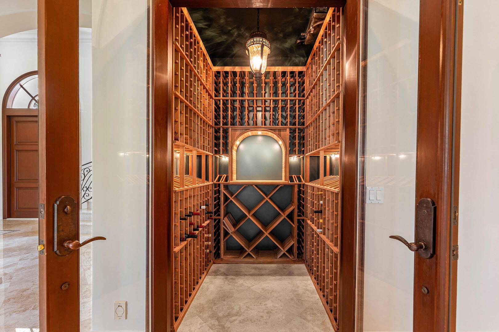ROYAL PALM YACHT & COUNTRY CLUB - Residential