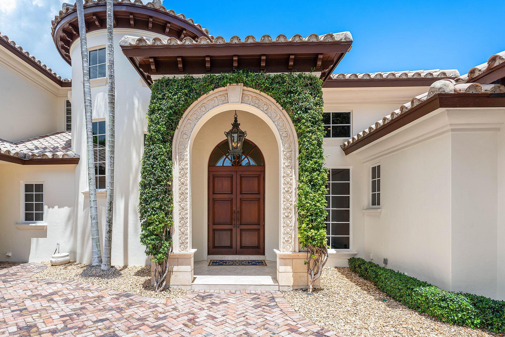 ROYAL PALM YACHT & COUNTRY CLUB - Residential