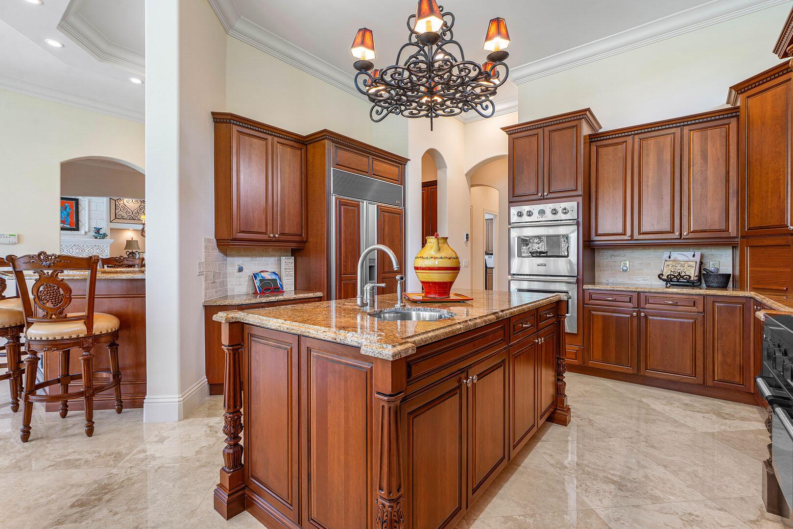 ROYAL PALM YACHT & COUNTRY CLUB - Residential