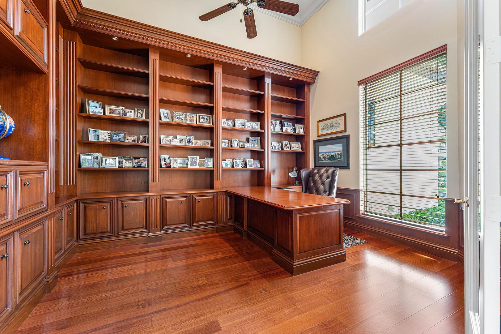 ROYAL PALM YACHT & COUNTRY CLUB - Residential