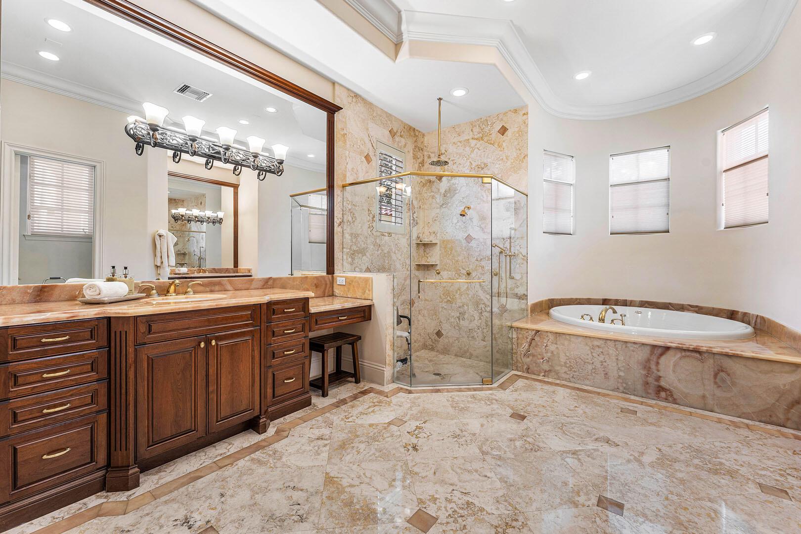 ROYAL PALM YACHT & COUNTRY CLUB - Residential