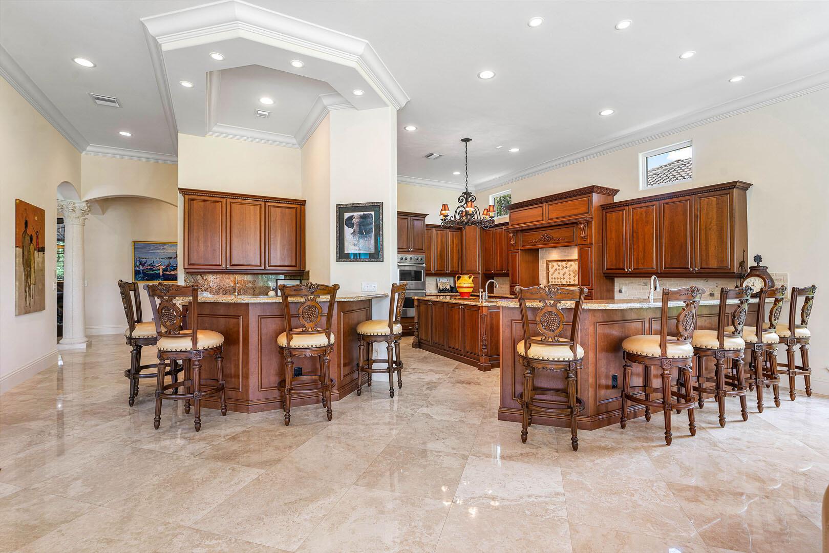 ROYAL PALM YACHT & COUNTRY CLUB - Residential