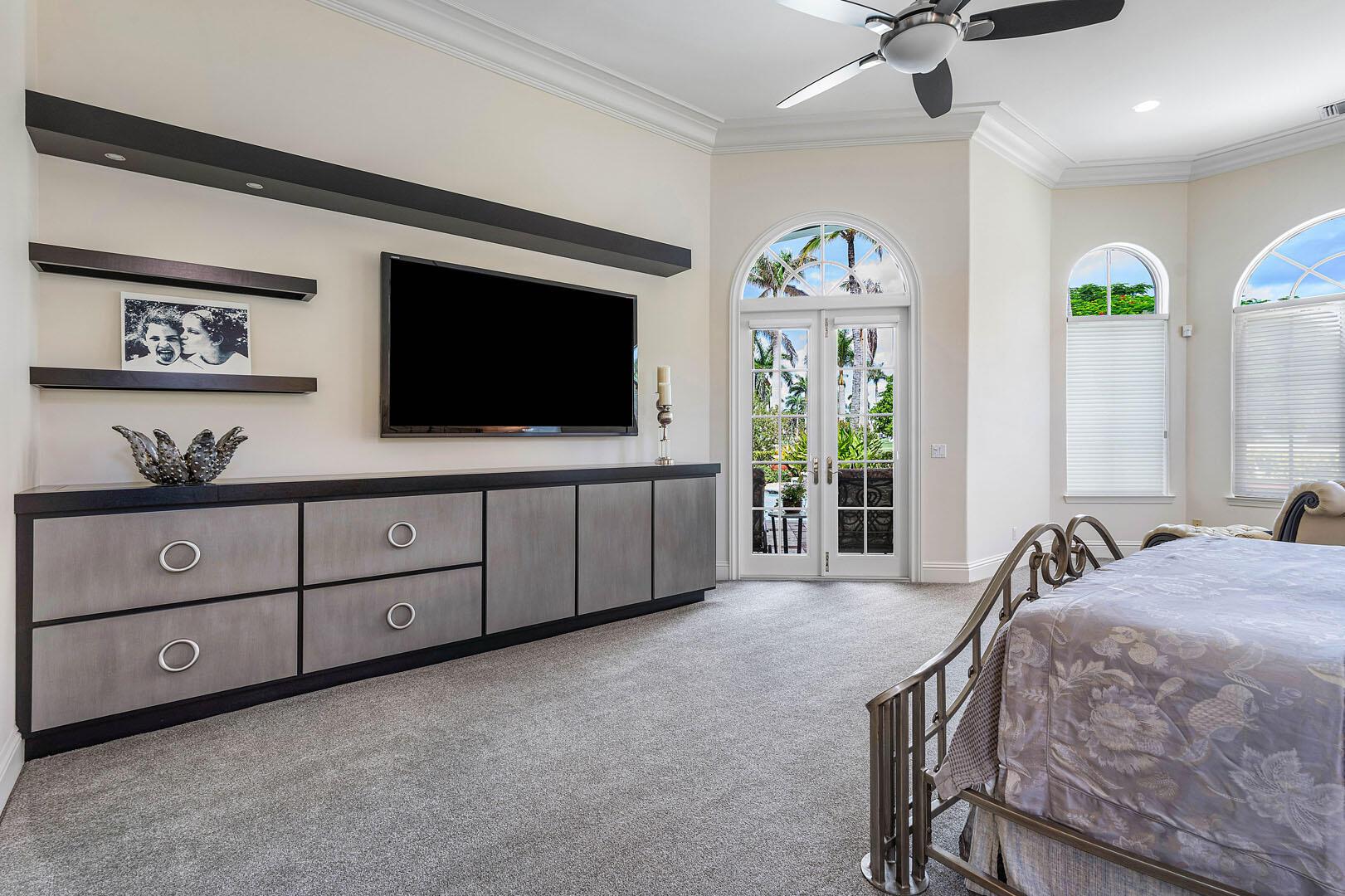 ROYAL PALM YACHT & COUNTRY CLUB - Residential