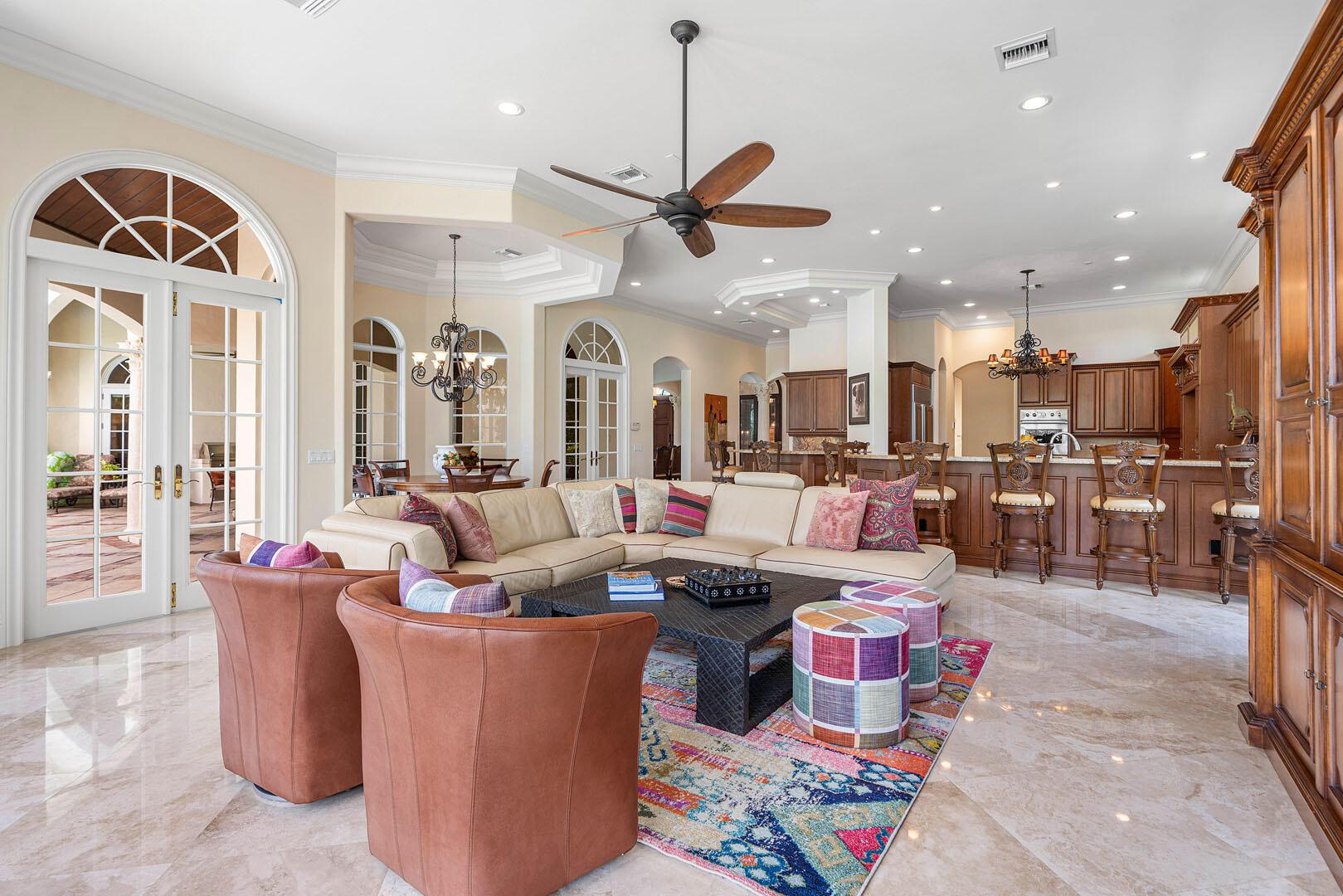 ROYAL PALM YACHT & COUNTRY CLUB - Residential