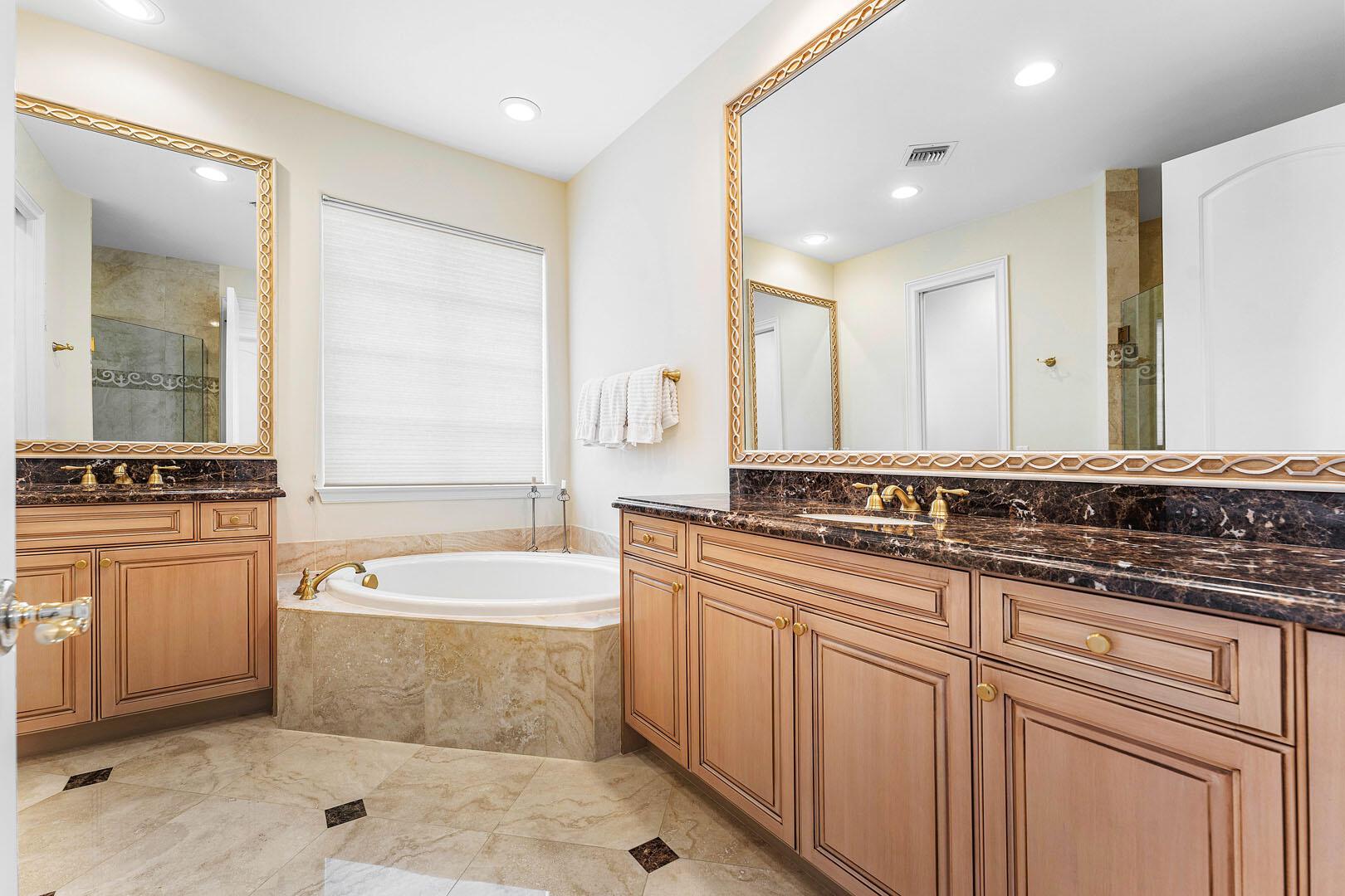 ROYAL PALM YACHT & COUNTRY CLUB - Residential