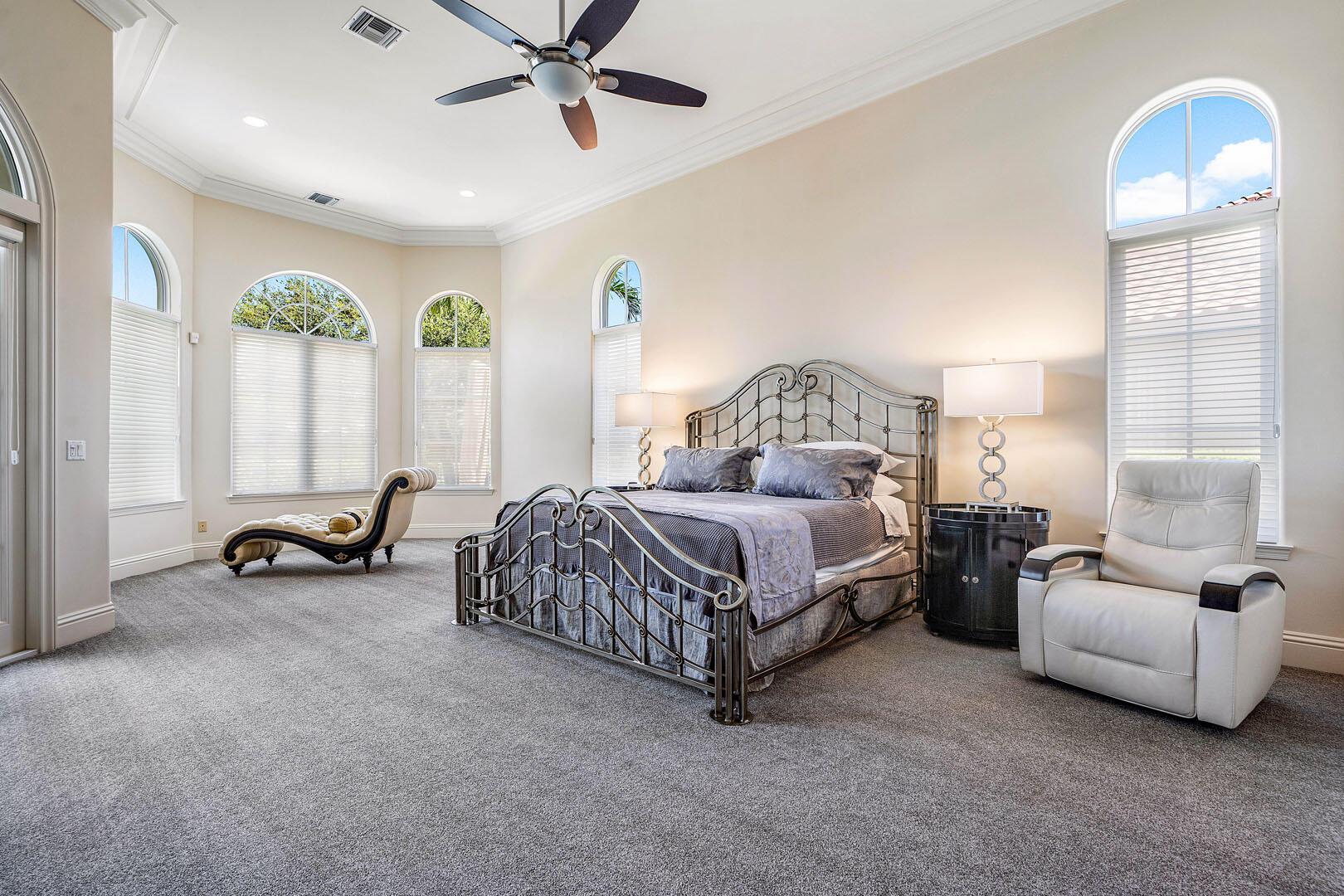 ROYAL PALM YACHT & COUNTRY CLUB - Residential