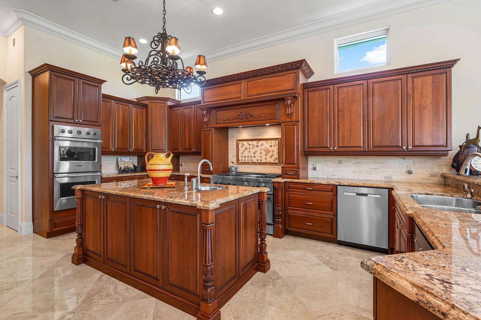 ROYAL PALM YACHT & COUNTRY CLUB - Residential