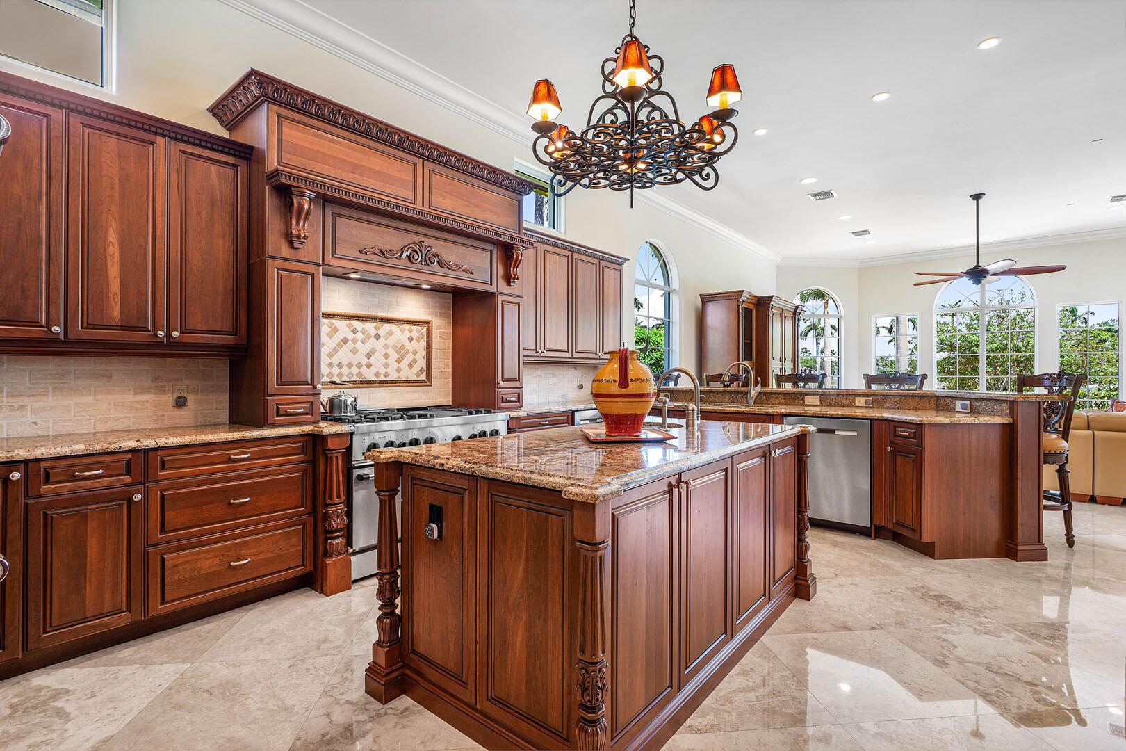 ROYAL PALM YACHT & COUNTRY CLUB - Residential