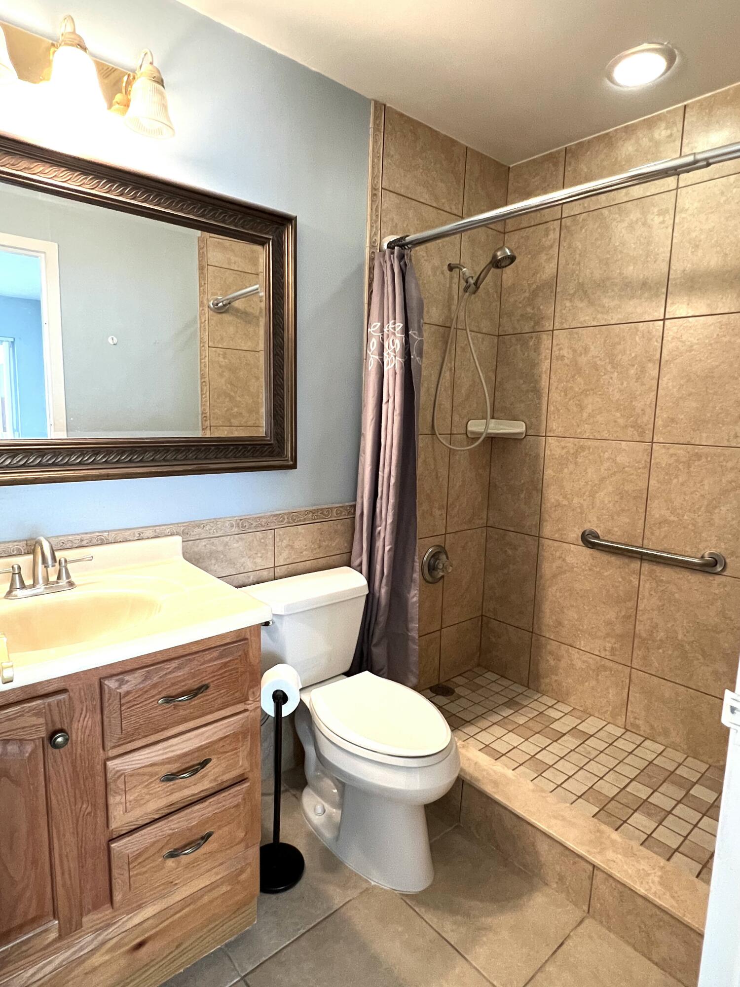 KINGS POINT SEVILLE CONDOS - Residential Lease