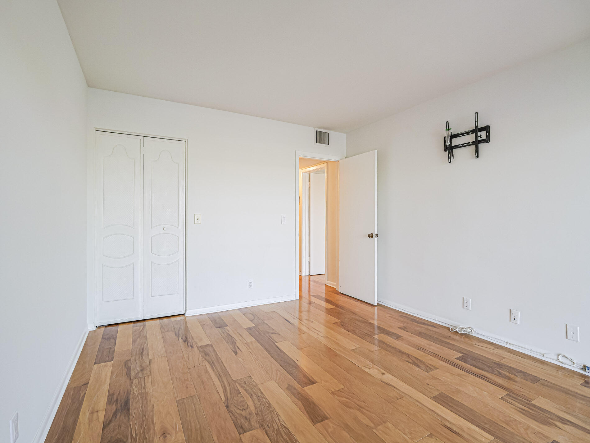 YACHT HARBOUR LANDINGS CONDO - Residential Lease