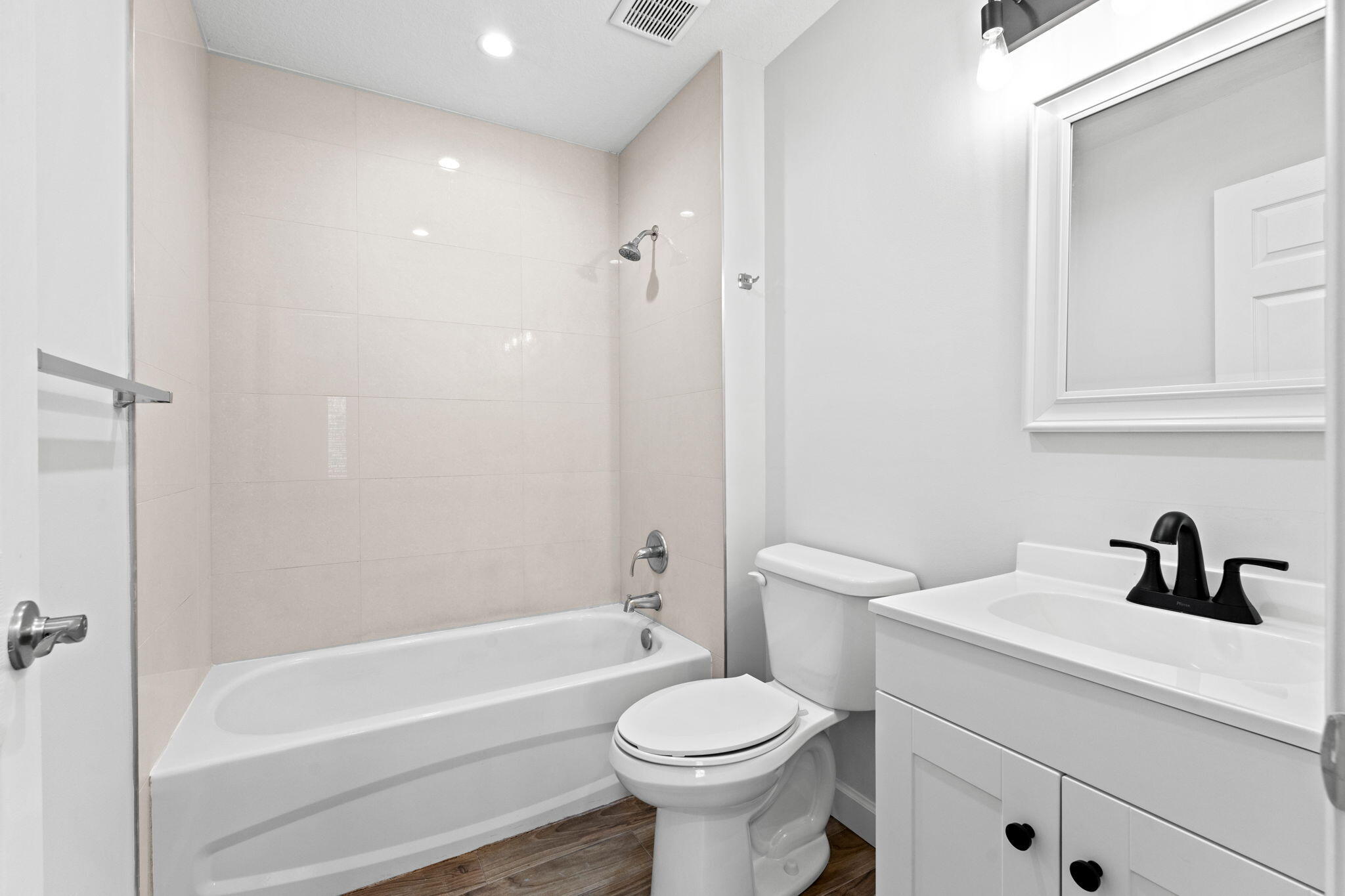 RIVIERA IN PB 2 - Residential Lease