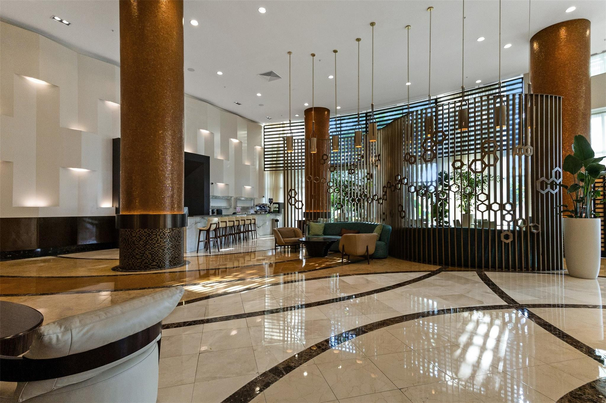 TRUMP INTERNATIONAL SONESTA - Residential