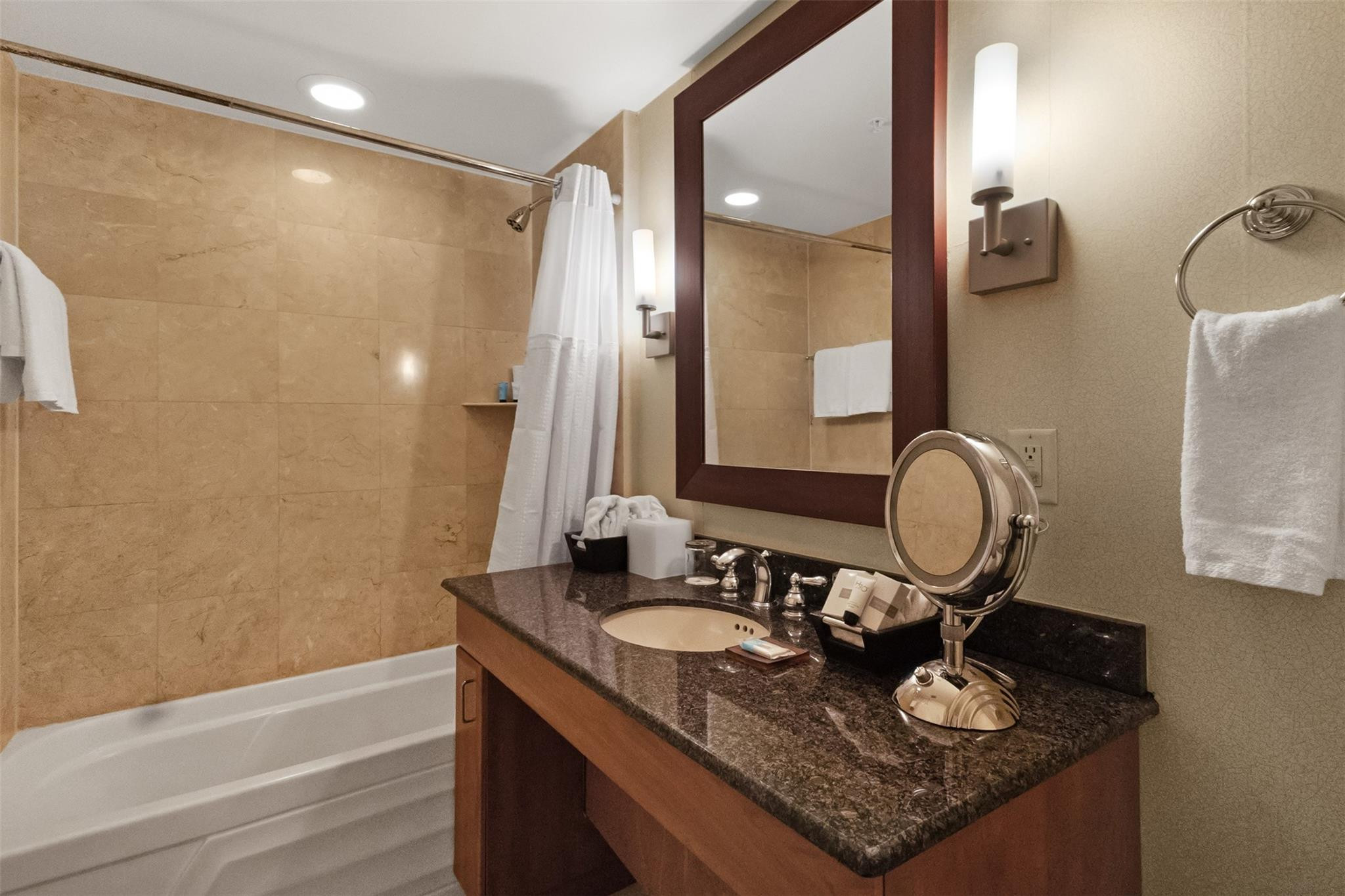 TRUMP INTERNATIONAL SONESTA - Residential