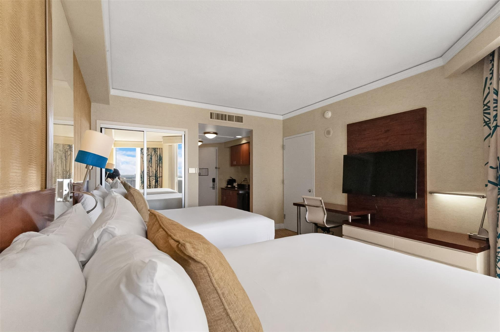TRUMP INTERNATIONAL SONESTA - Residential