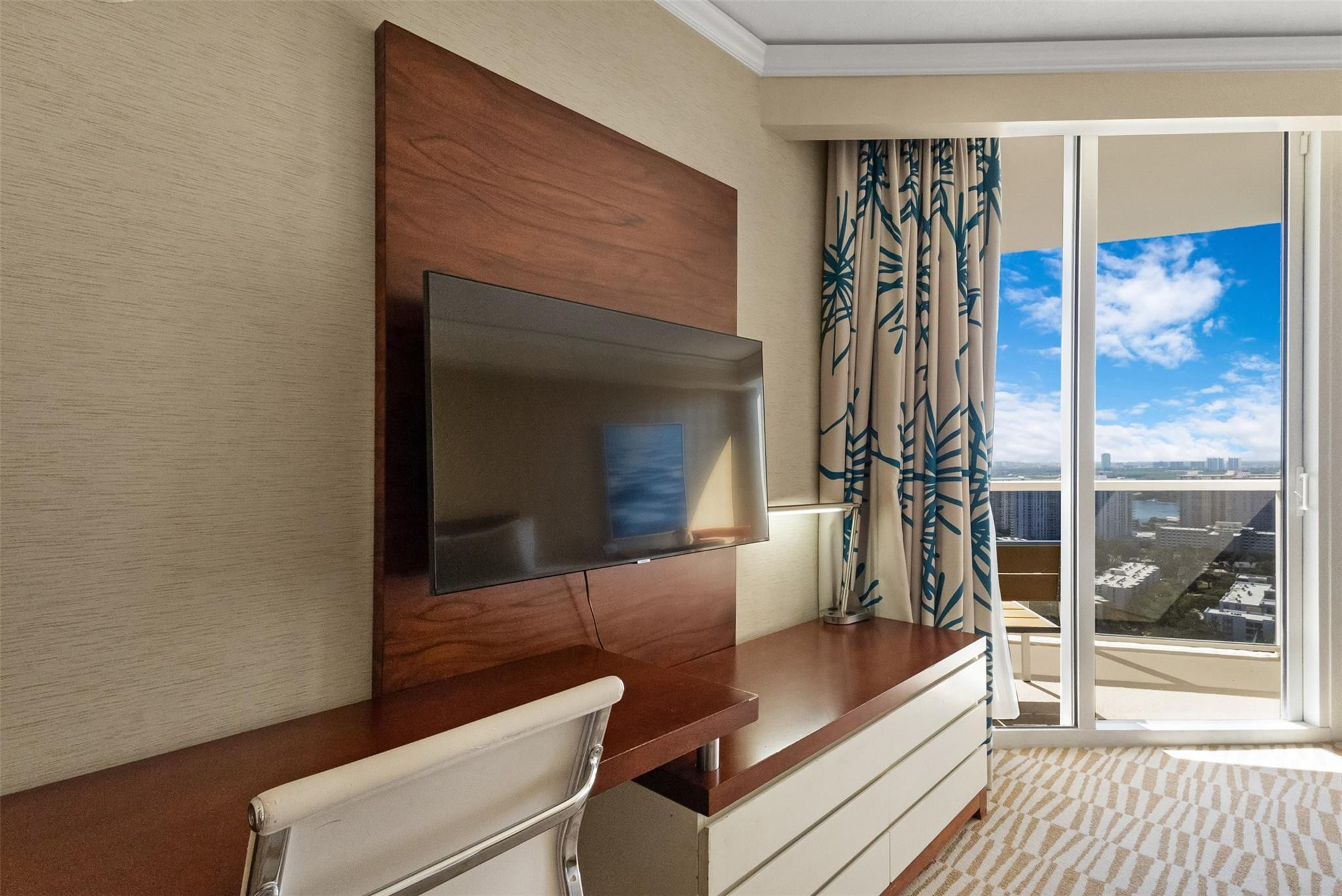 TRUMP INTERNATIONAL SONESTA - Residential