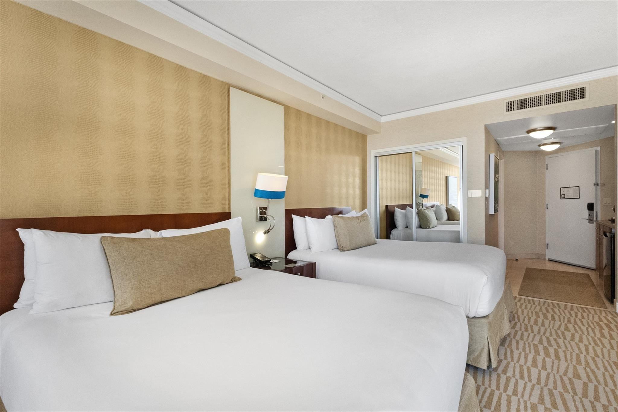TRUMP INTERNATIONAL SONESTA - Residential
