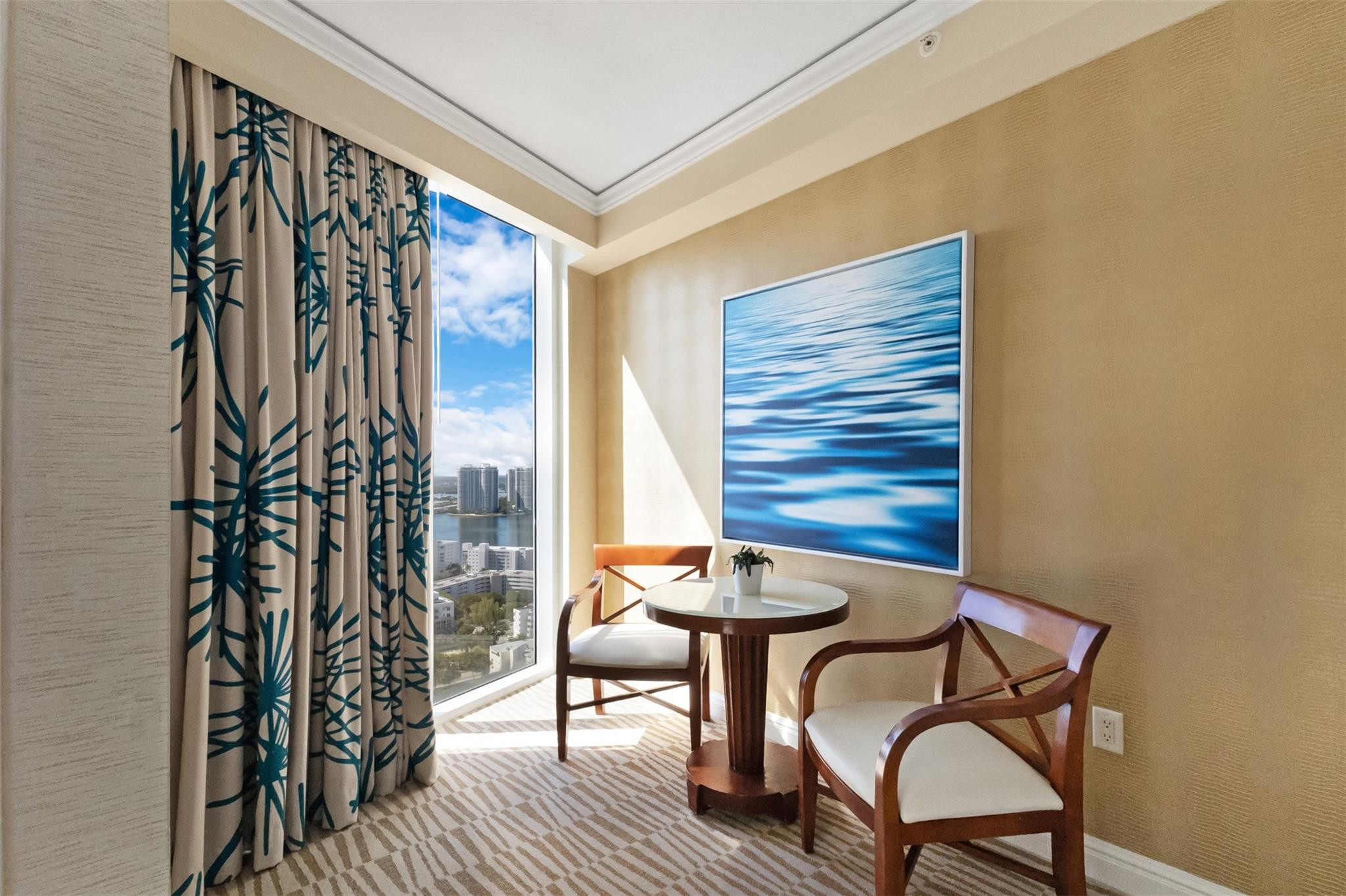 TRUMP INTERNATIONAL SONESTA - Residential