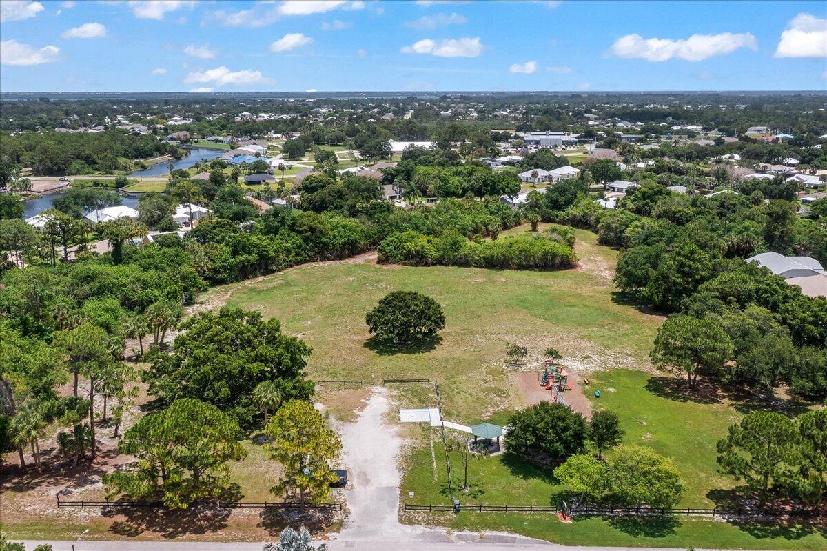 SEBASTIAN HIGHLANDS UNIT 17 - Residential