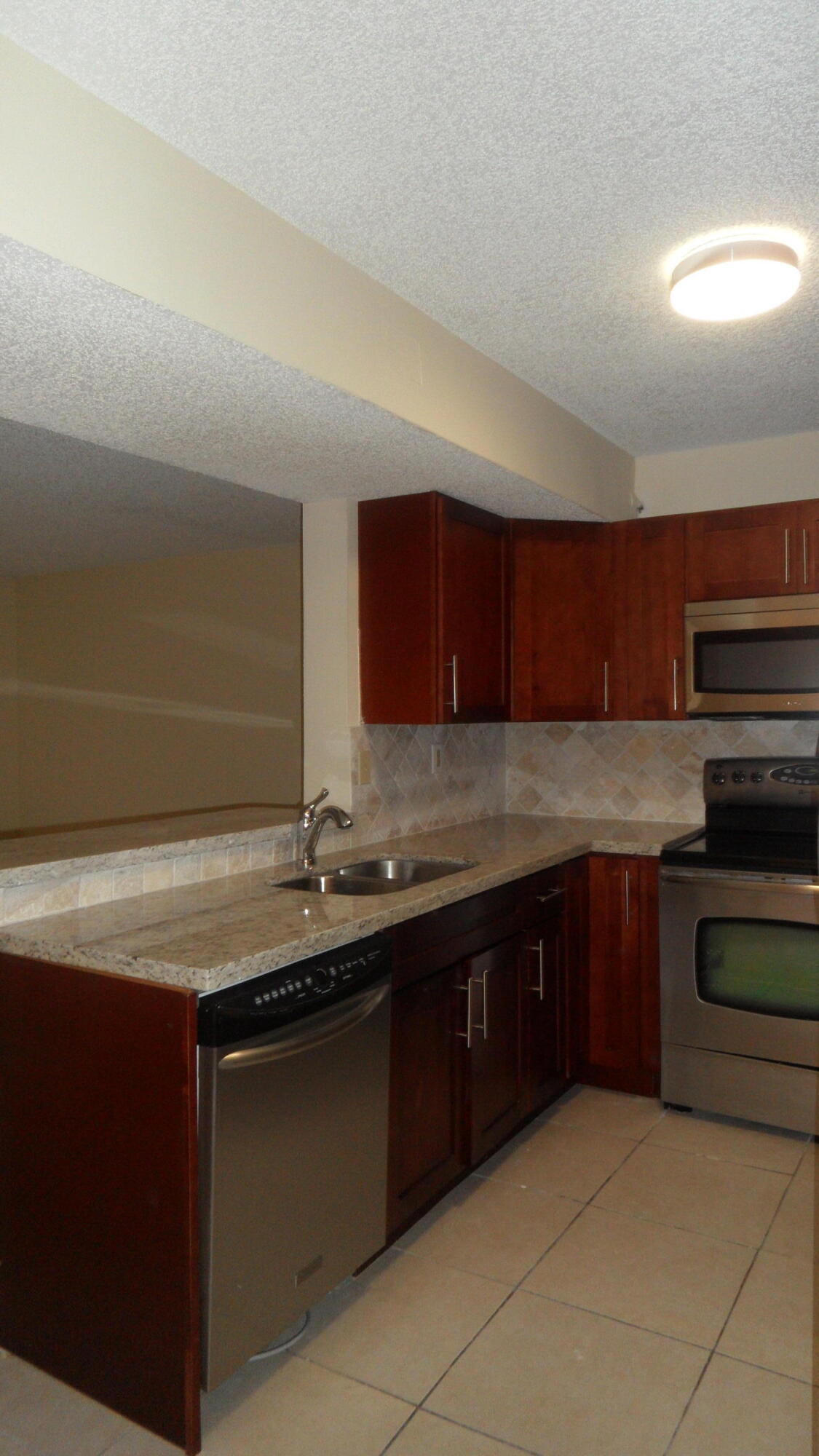 PALMS OF PEMBROKE CONDO - Residential Lease