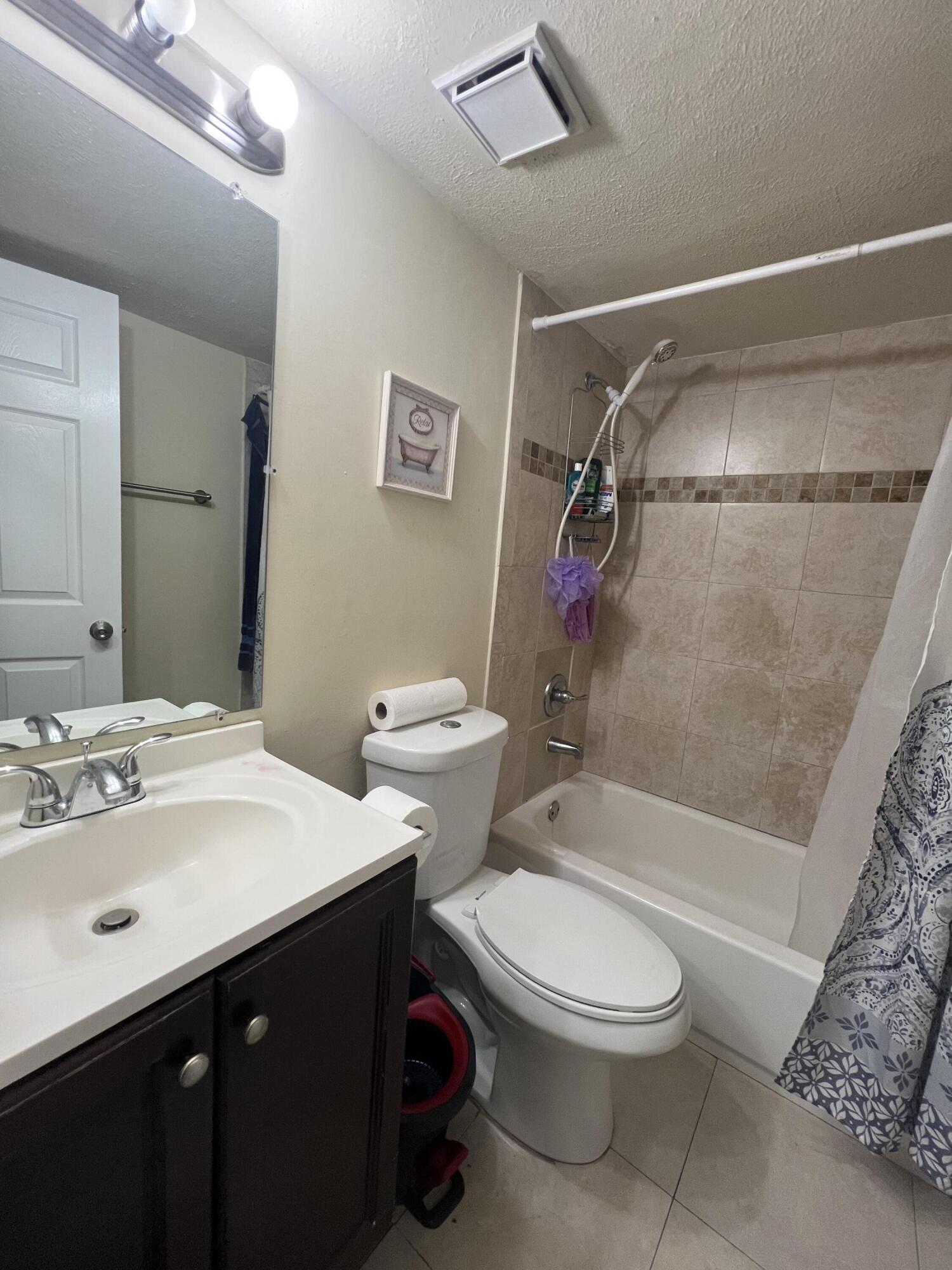 PALMS OF PEMBROKE CONDO - Residential Lease
