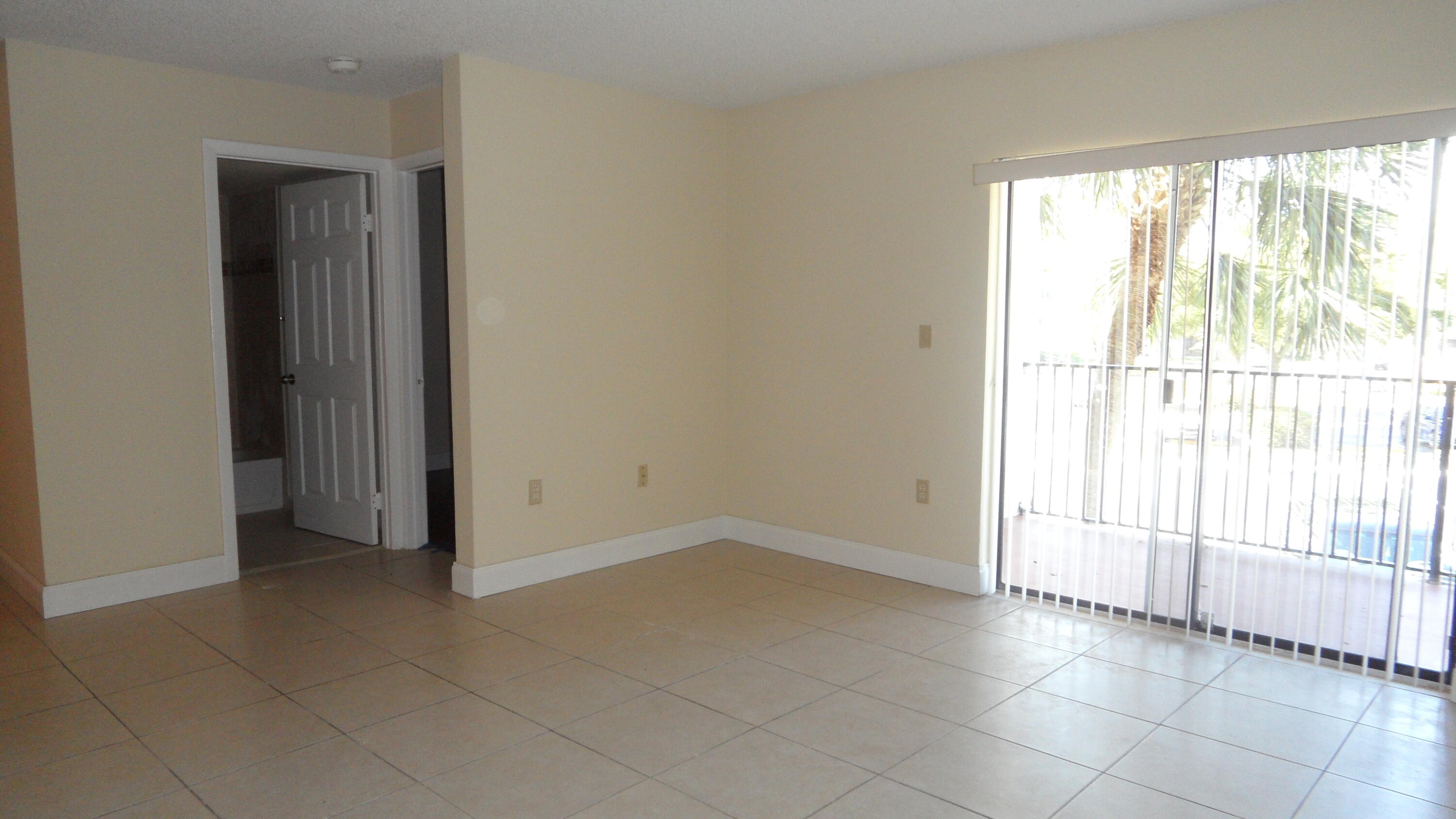 PALMS OF PEMBROKE CONDO - Residential Lease